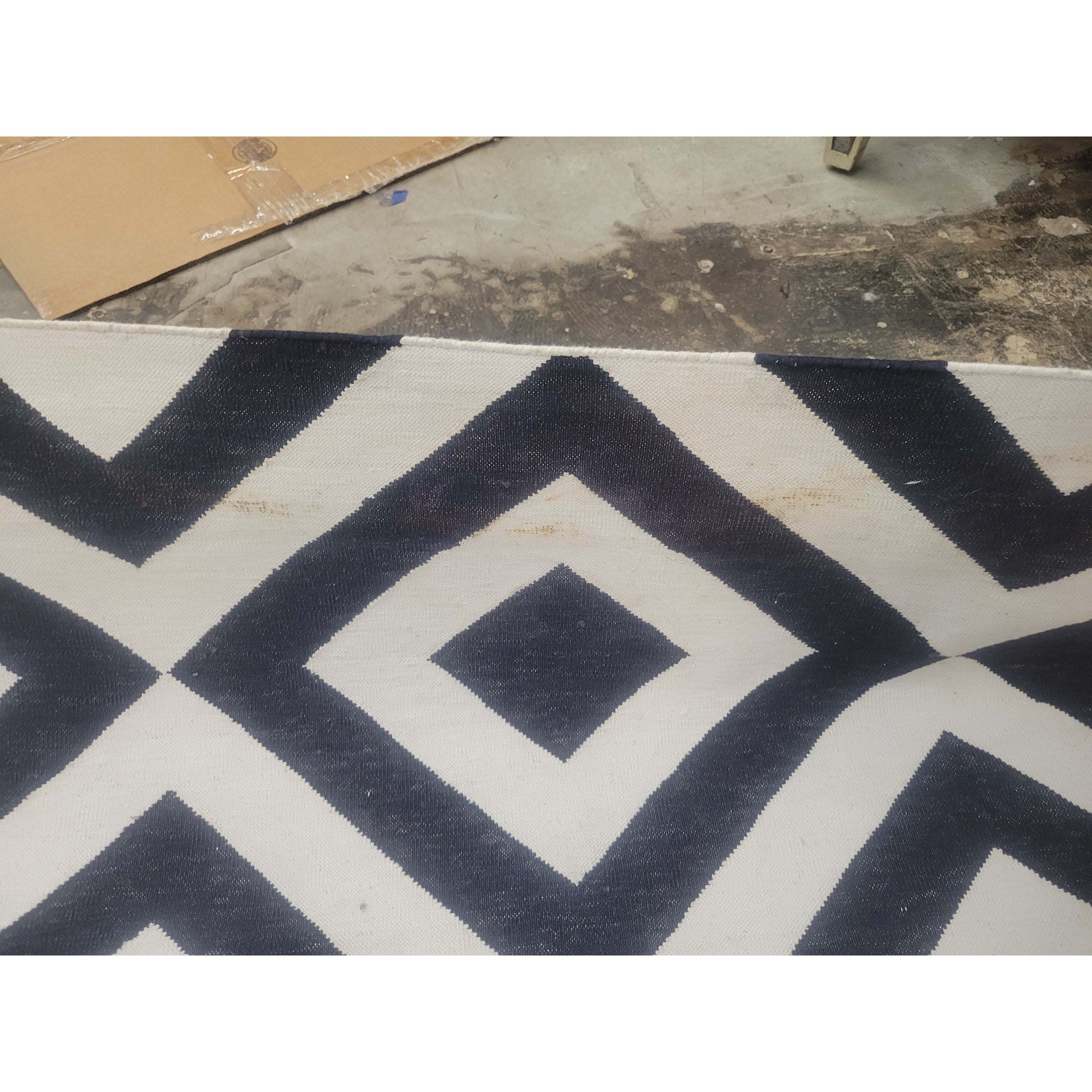 10x14-ft Navy & White Chevron Amagansett Indoor / Outdoor Rug - AS IS