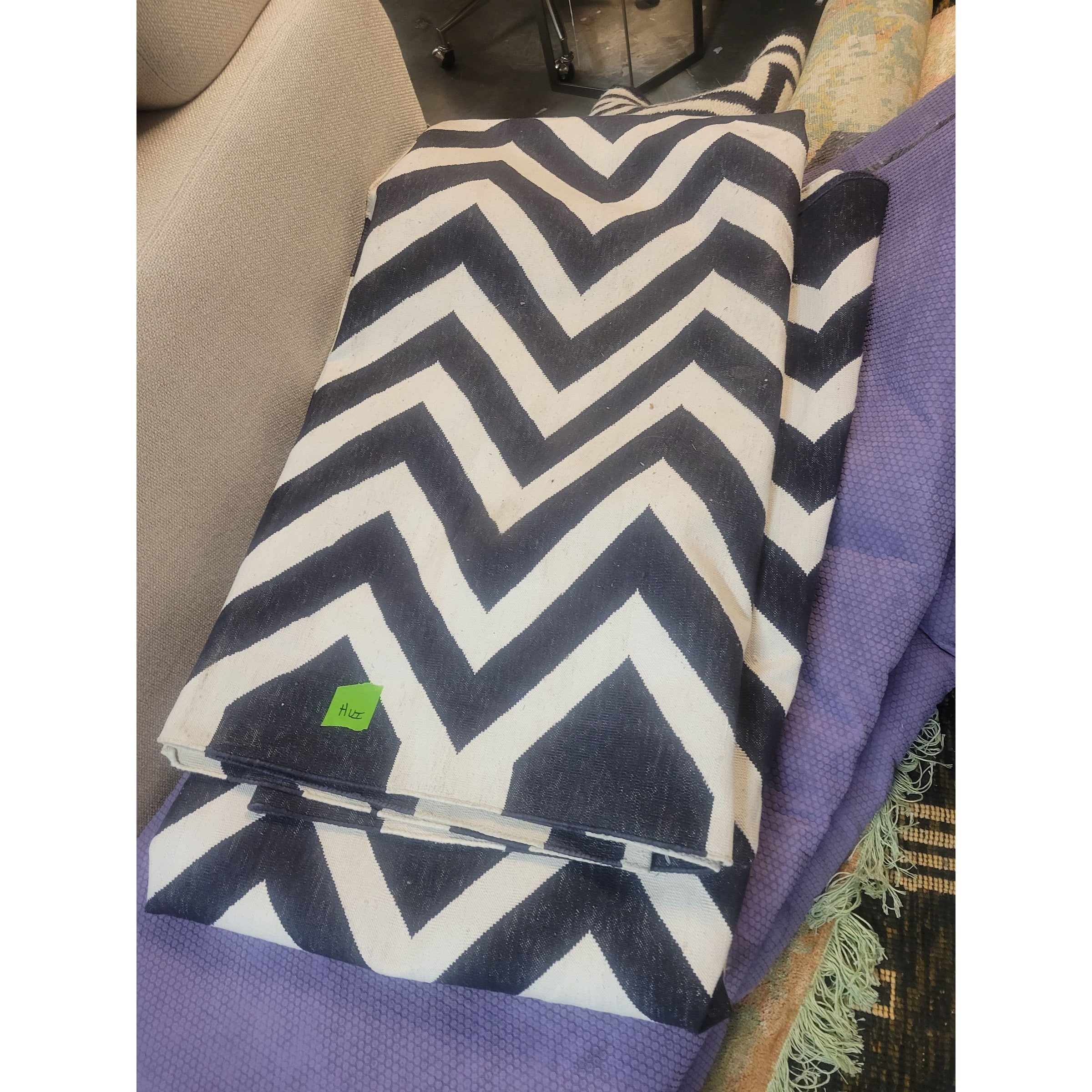 10x14-ft Navy & White Chevron Amagansett Indoor / Outdoor Rug - AS IS