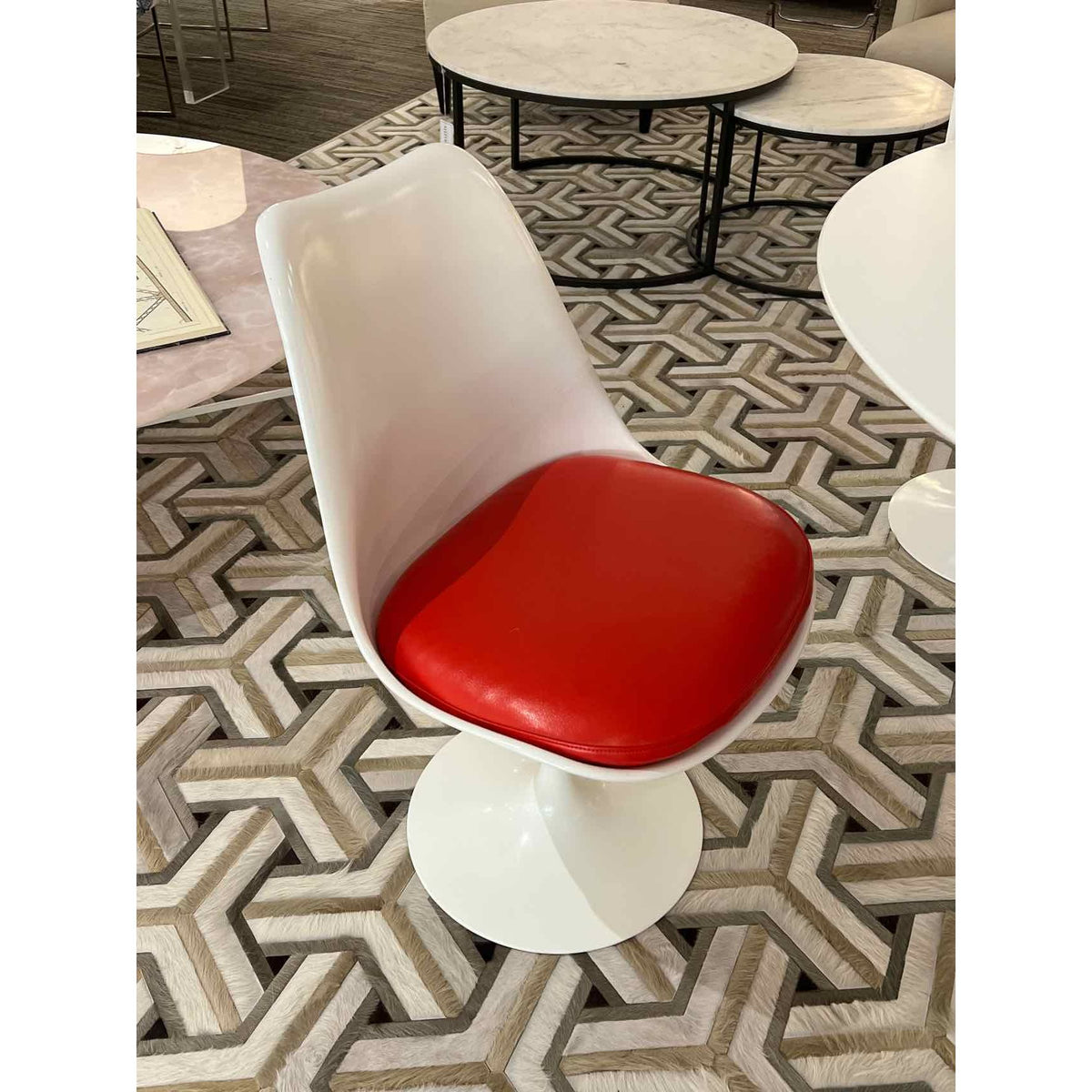 Knoll 47" Saarinen Tulip Table and 4 Matching Chairs w/ Red Cushions