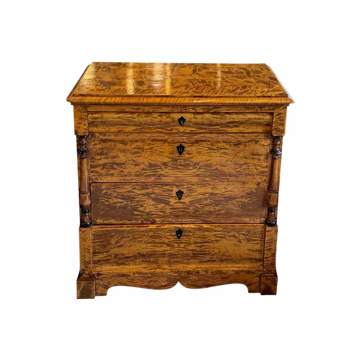 English Antique Chest of Drawers / Dresser