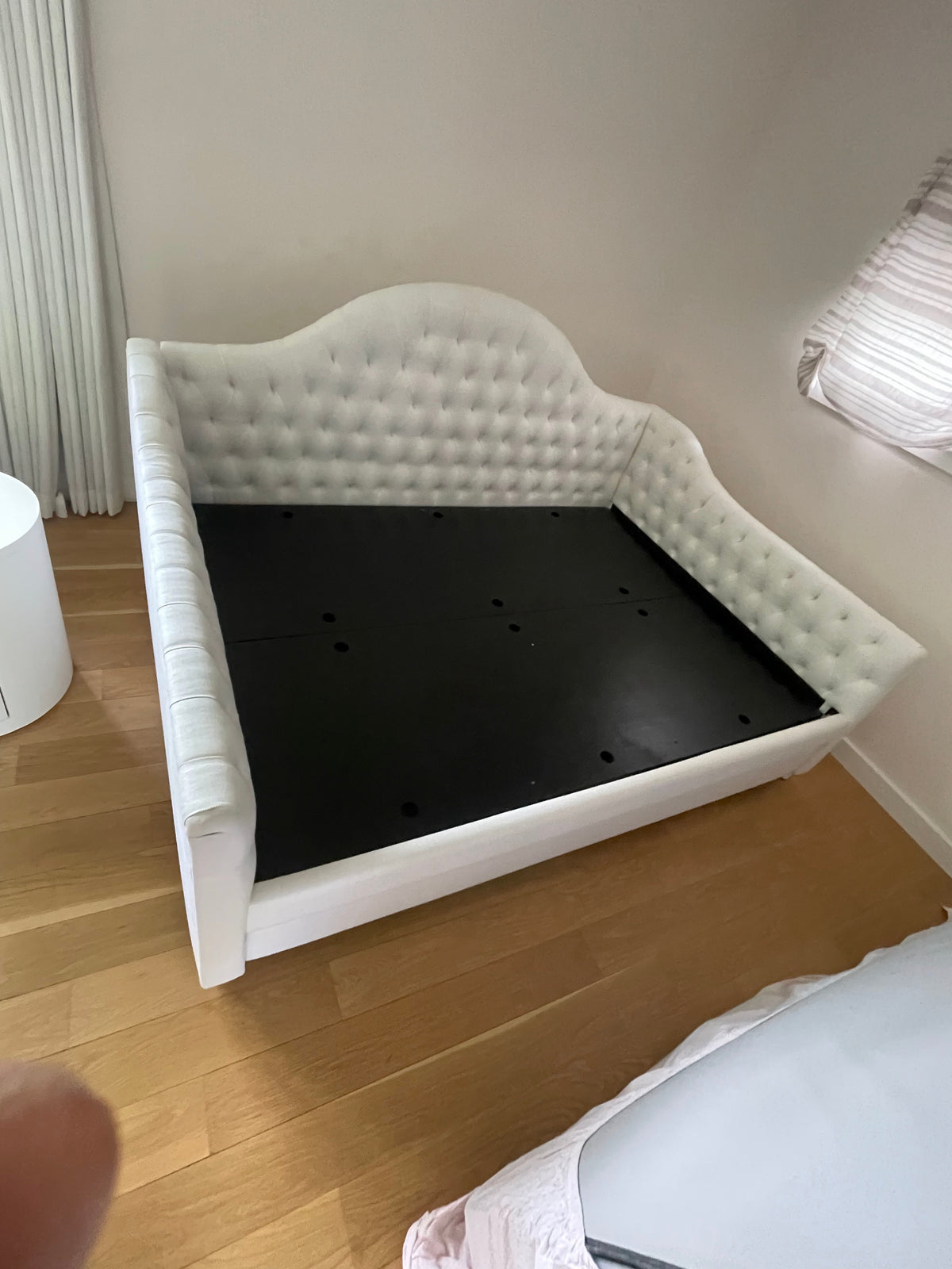 Full-Sized White Tufted Linen Reese Daybed w/ Twin Trundle by RH