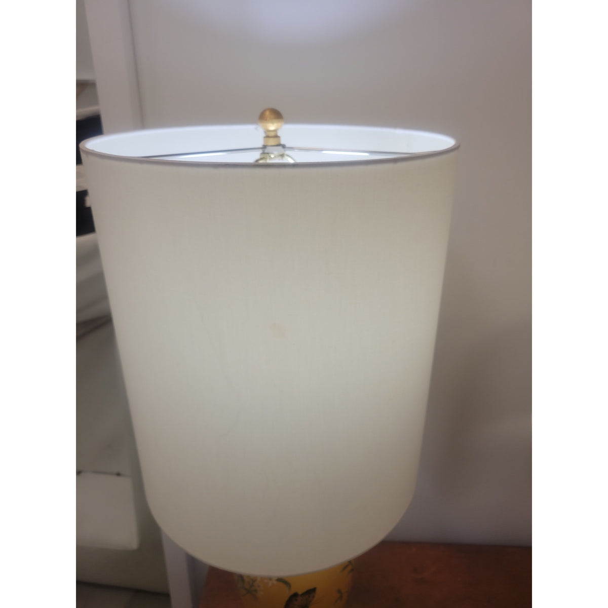 Chinoiserie Style Painted Table Lamp w/ Shade (AS IS) - colletteconsignment.com