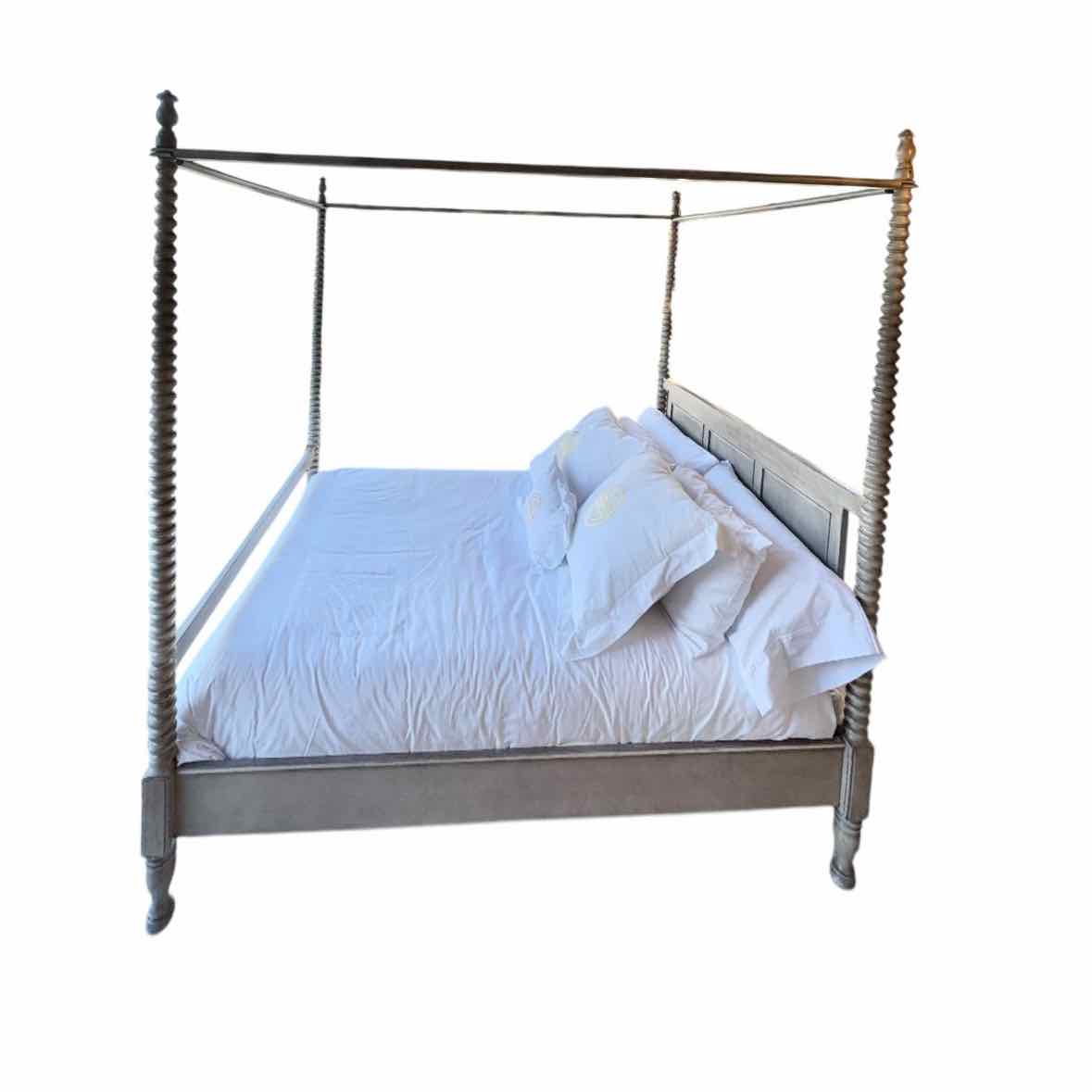 Queen-Sized Beacon Hill Spool Post Convertible Canopy Bed