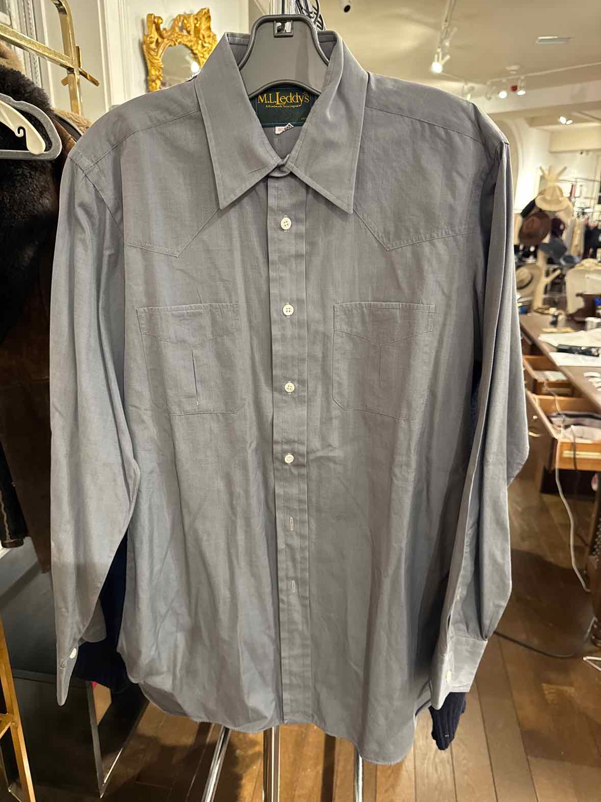 Men's M.L. Leddys Mens Size M Gray Shirt