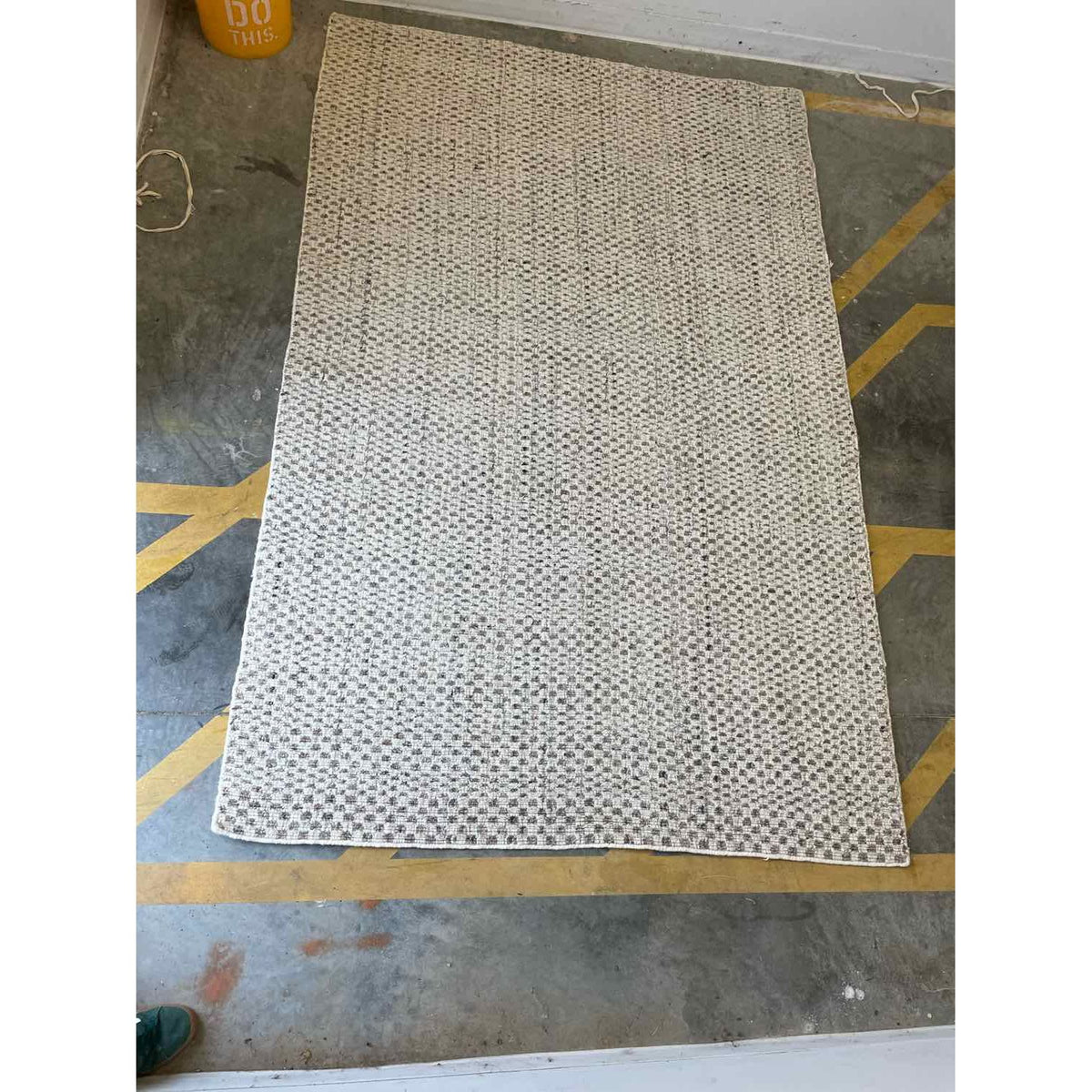 5' x 8' Beige & Brown Abstract Checkerboard Rug #51