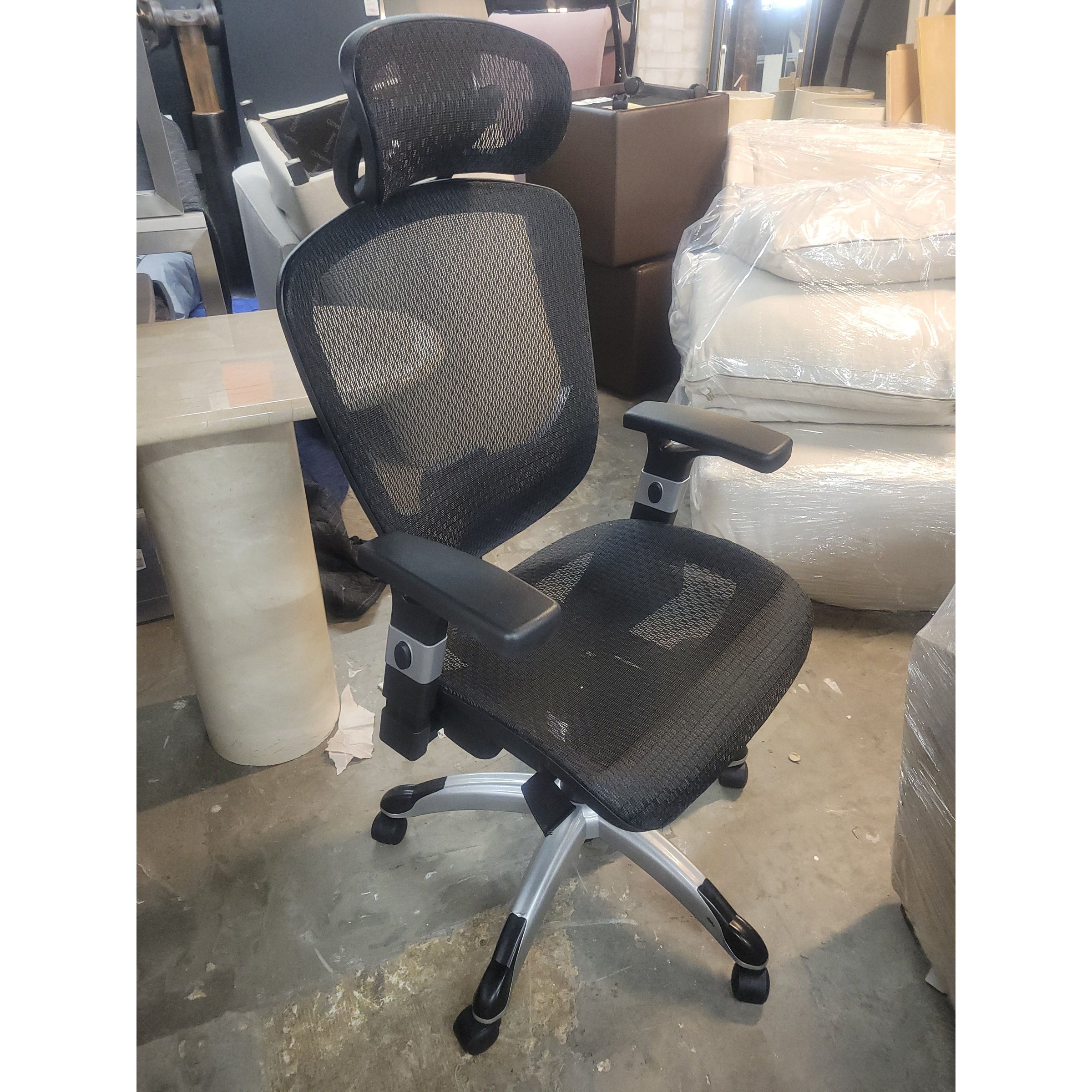 Hyken Ergonomic Mesh Swivel Desk Chair (AS IS)