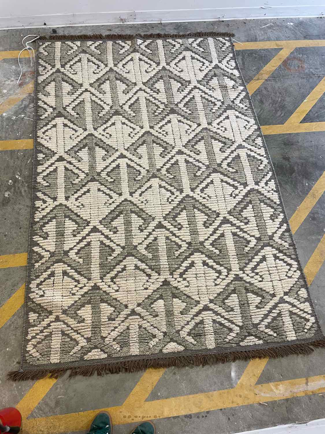 5.2' x 8' Gray & Beige Abstract Arrows Pattern Rug #50