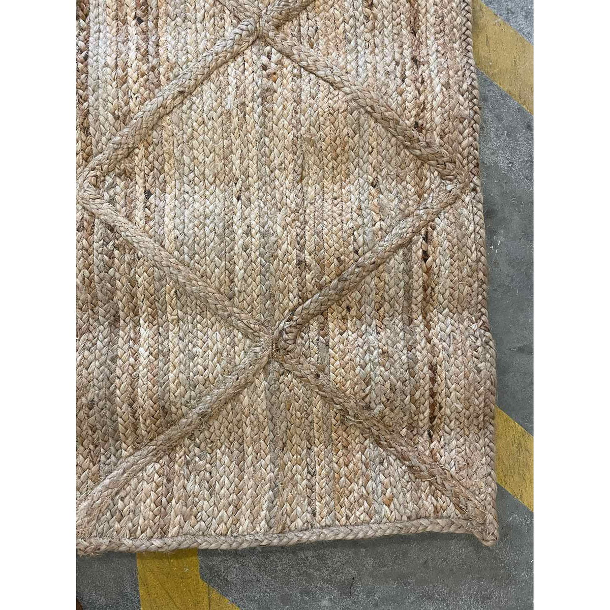 5' x 7' Raised Diamond Jute Rug #43