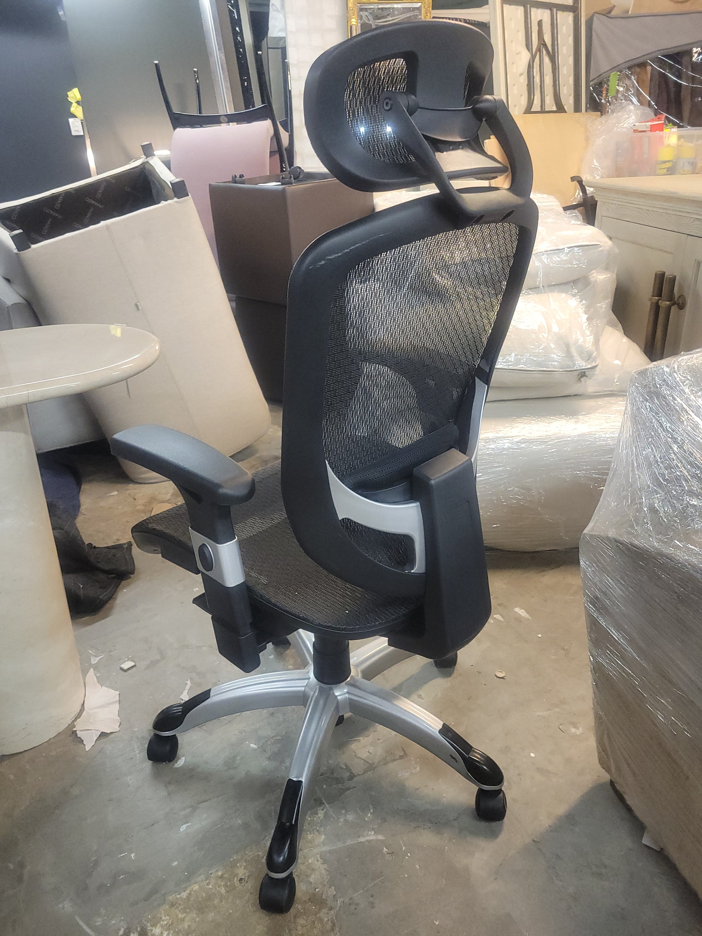 Hyken Ergonomic Mesh Swivel Desk Chair (AS IS)