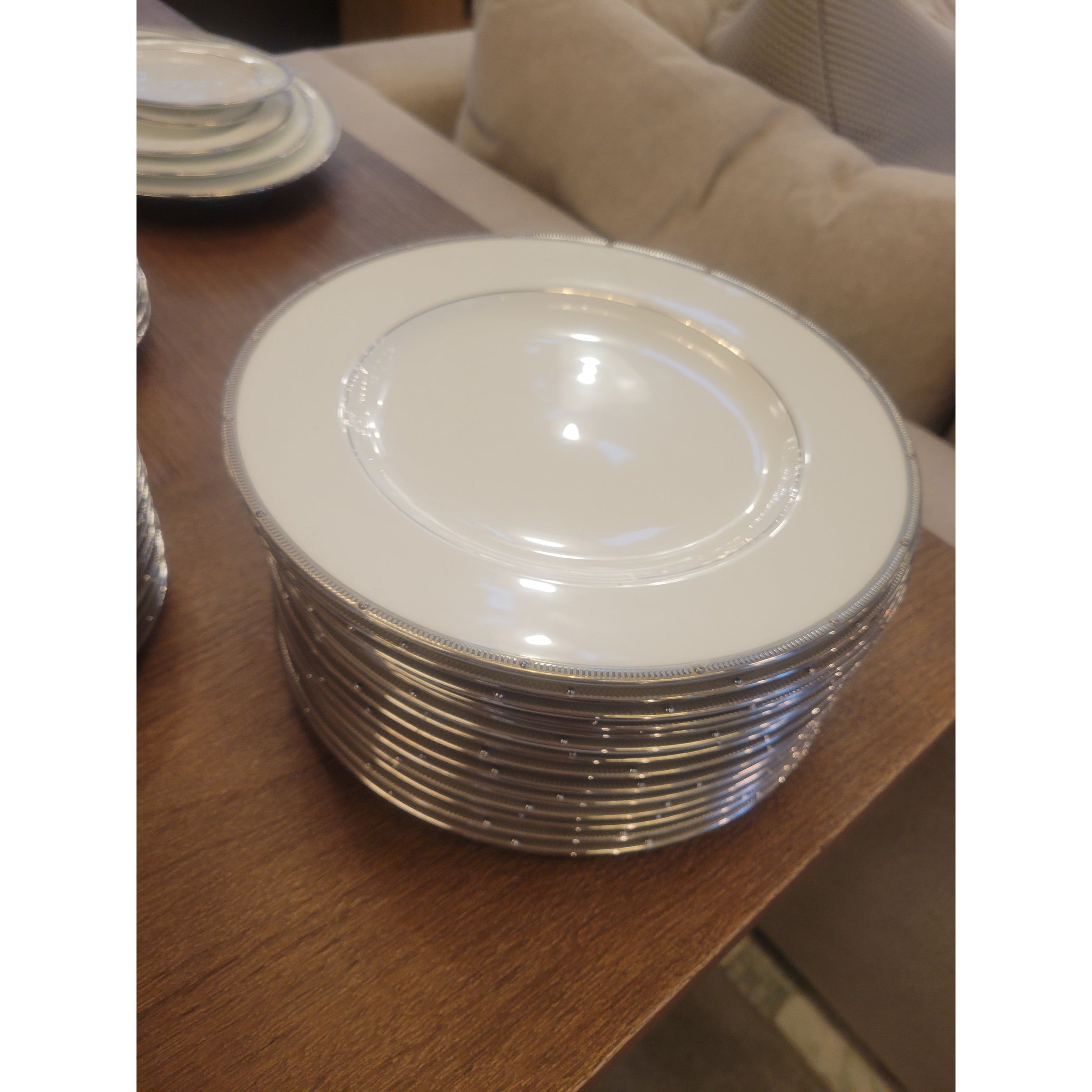 Set of 14 Dinner Plates, Noritake 'Rochelle' Platinum