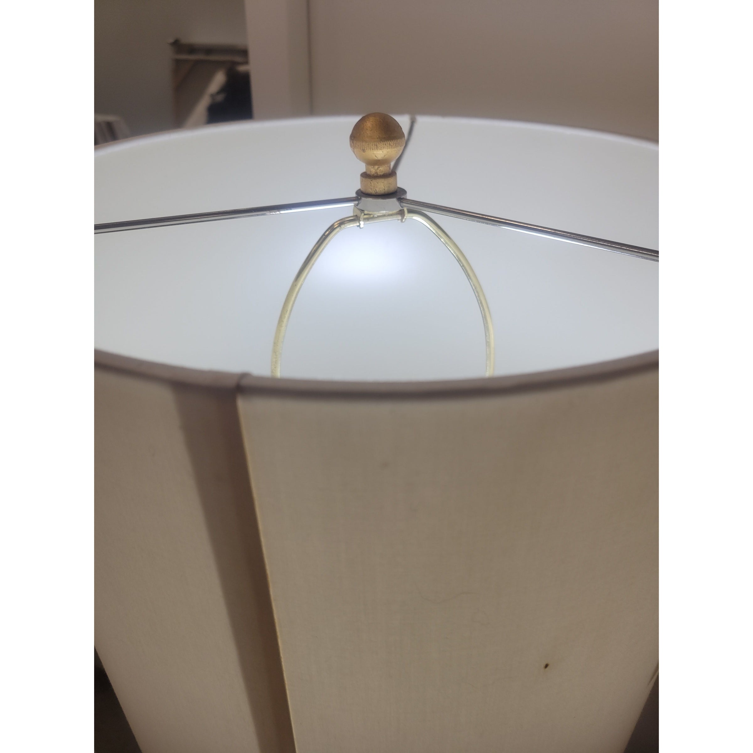 Chinoiserie Style Painted Table Lamp w/ Shade (AS IS) - colletteconsignment.com