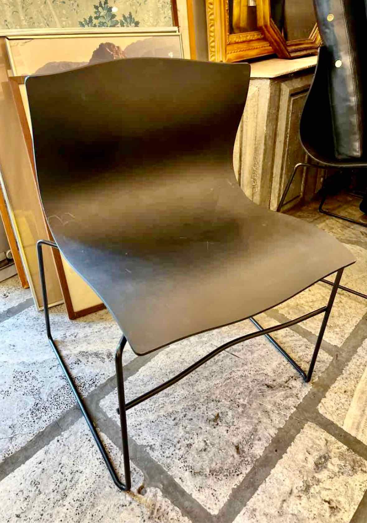 Knoll Blk Plastic Chairs (AS-IS Scratched)