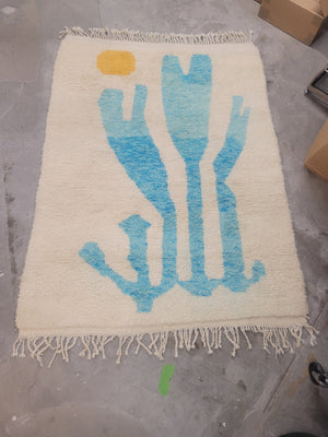 5' x 7' Abstract Coral & Sun on White Rug w/ Tassels