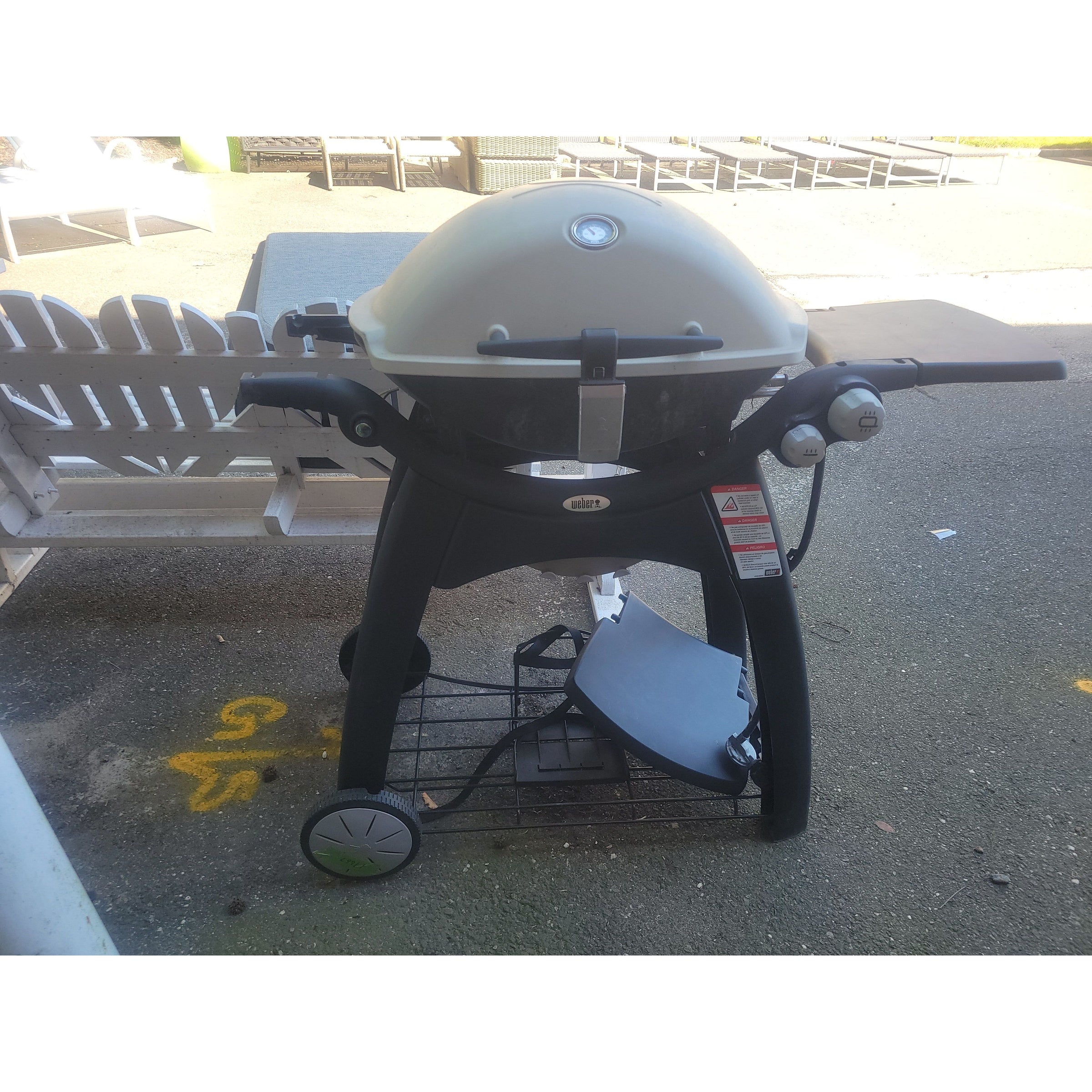 Weber Q 3200 Portable Natural Gas Grill w/ Cover - AS IS