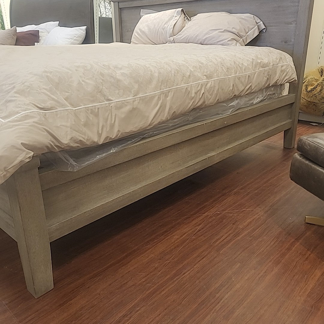 King-Sized Graywash Oak Farmhouse Bed (AS IS) - colletteconsignment.com