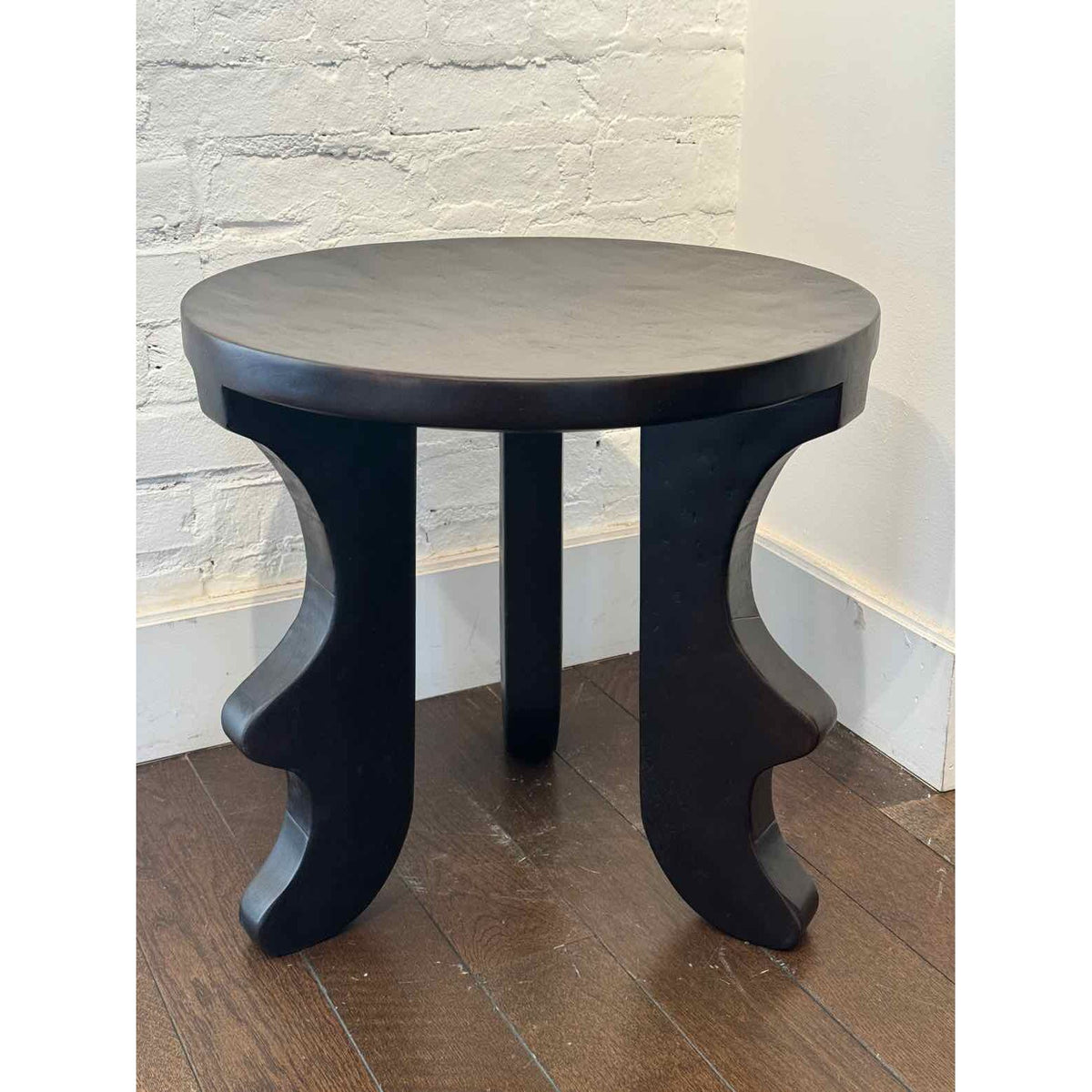 9V3UDFLP - Black Wood Side Table w/ Wavy Legs