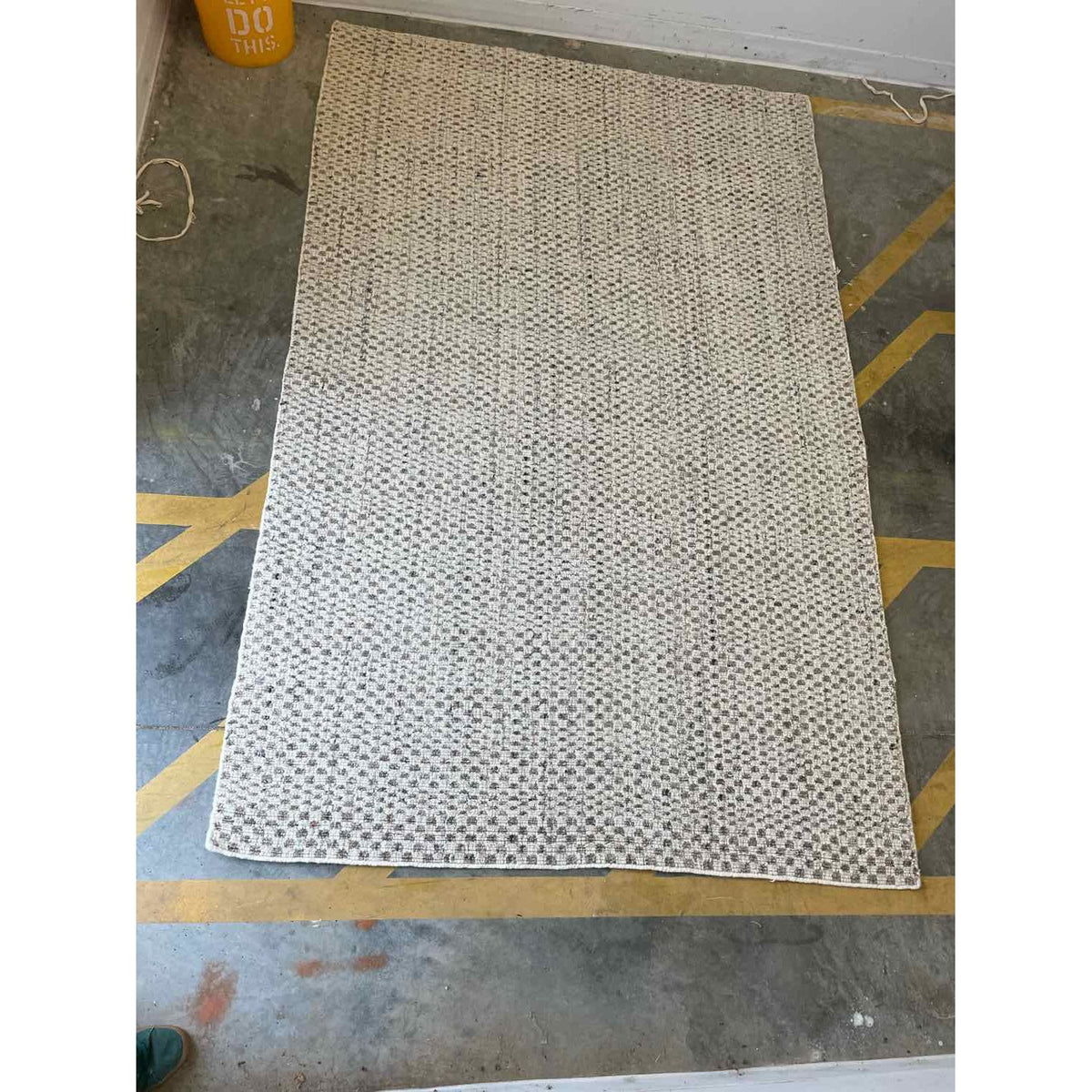 5' x 8' Beige & Brown Abstract Checkerboard Rug #51
