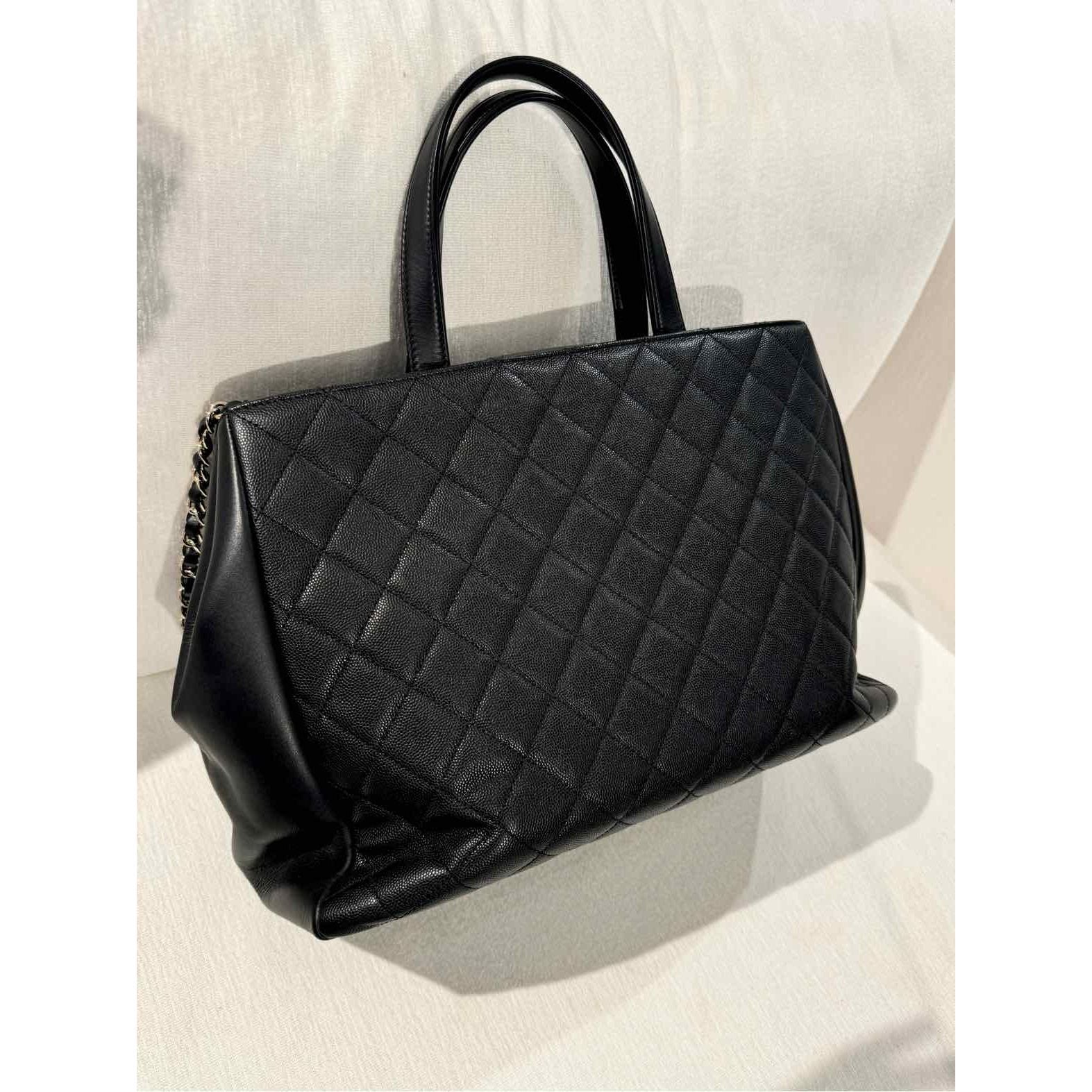 Women's Chanel Black Business Affinity Tote