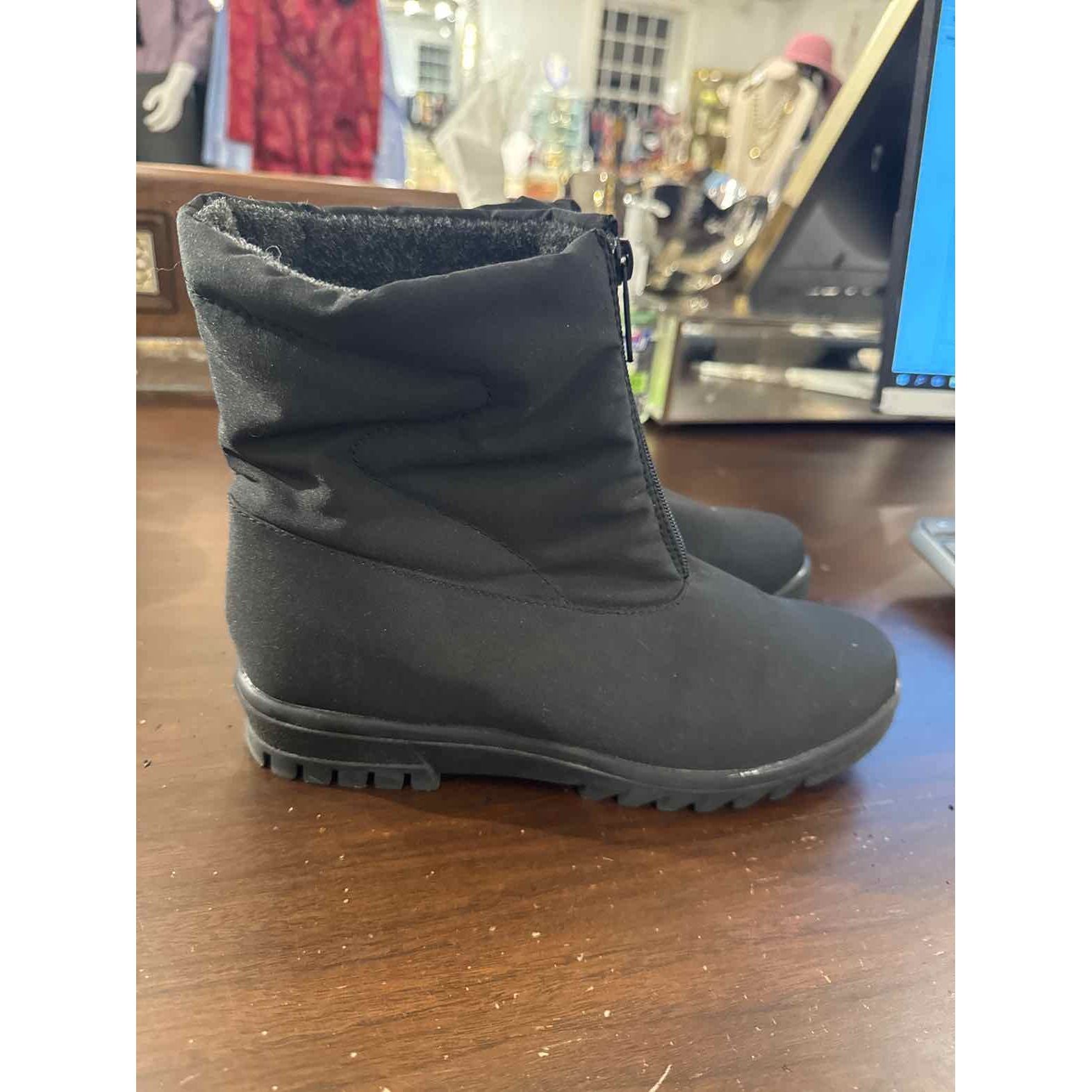 Snow Boot Size 8
