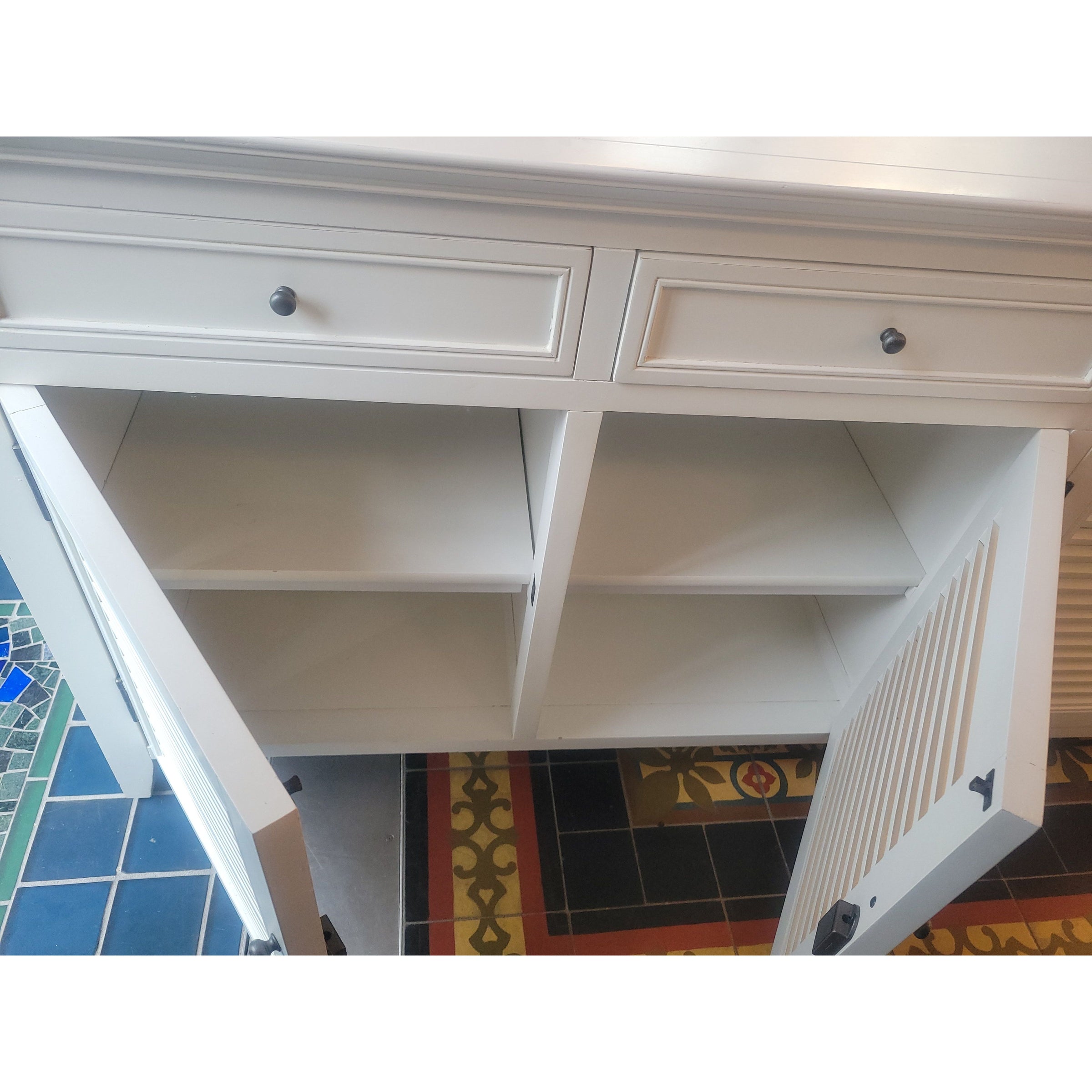 White Wood Country Sideboard w/ 4 Doors & 4 Drawers