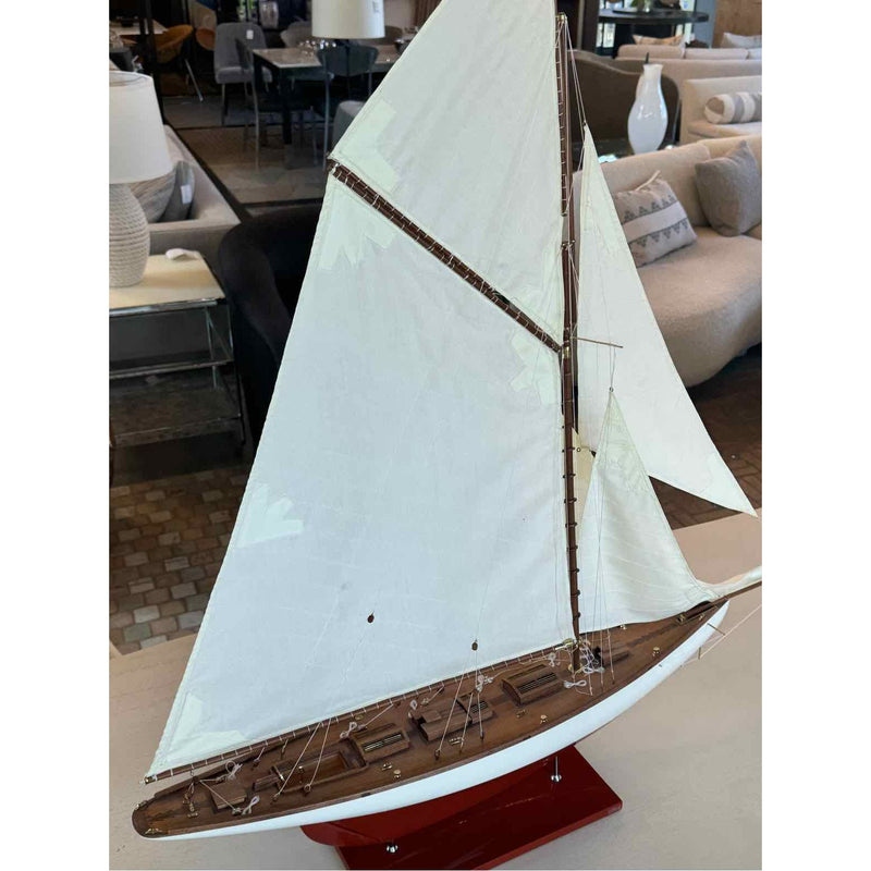 Kiade Model Ship w/ Red Lacquer Base