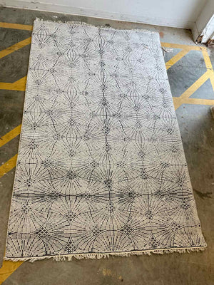 5' x 8' Beige Sunburst Pattern Rug #57