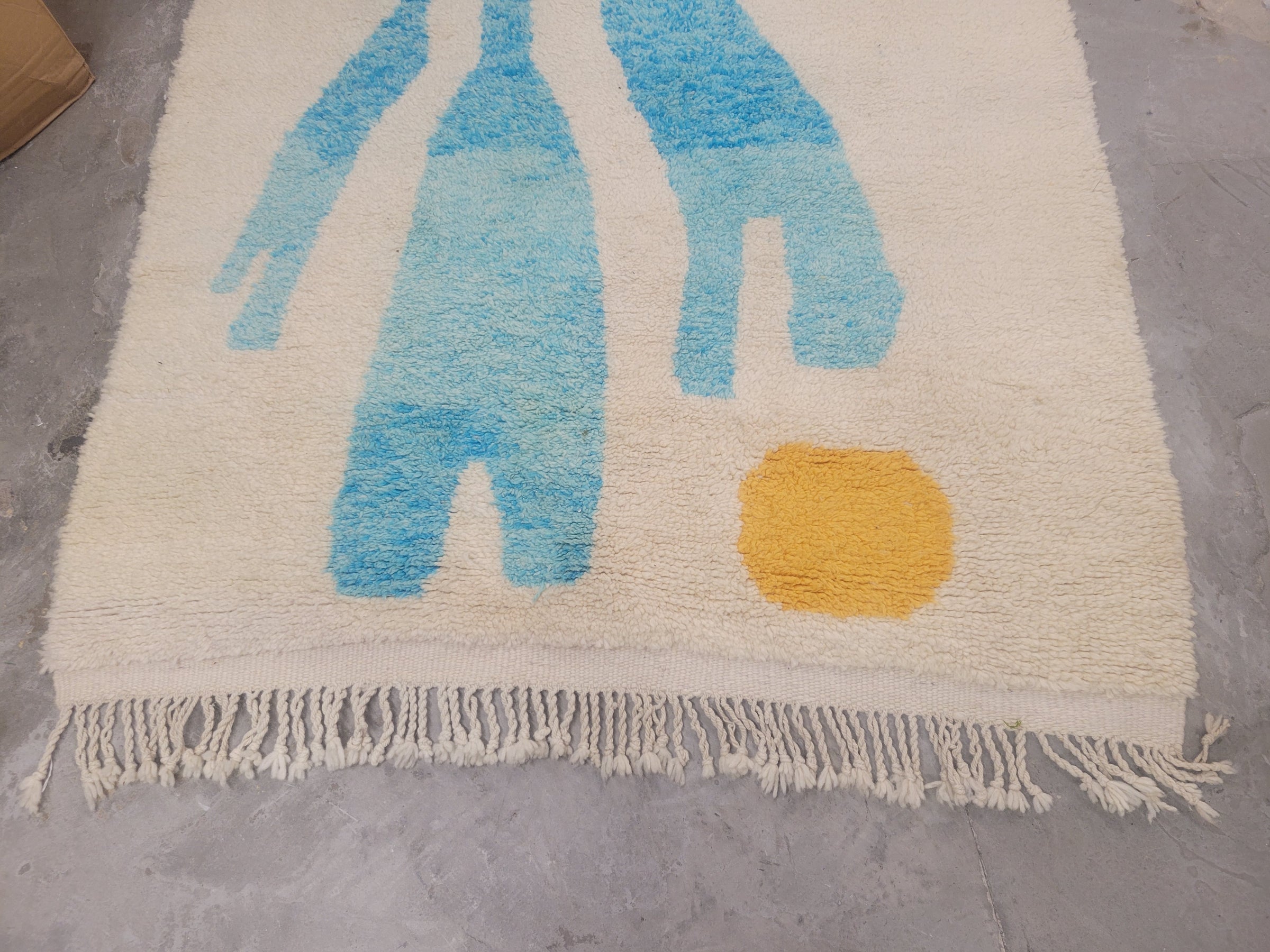 5' x 7' Abstract Coral & Sun on White Rug w/ Tassels