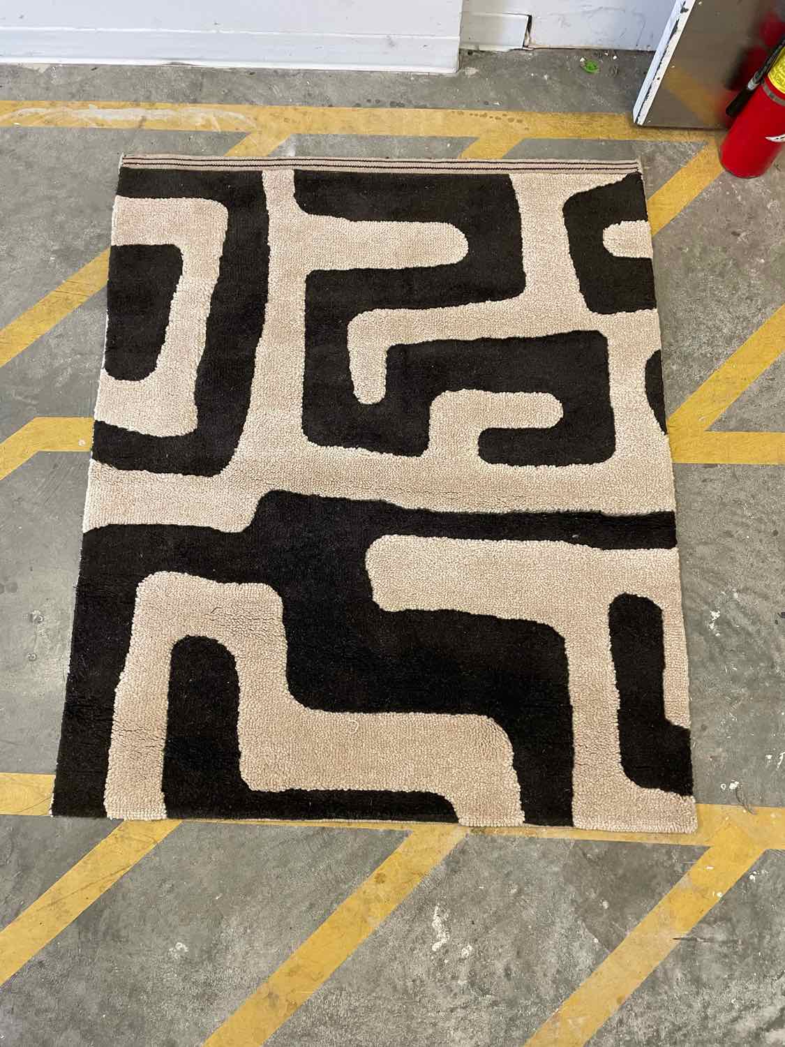 4.2' x 5' Black & Beige Abstract Maze Rug #62