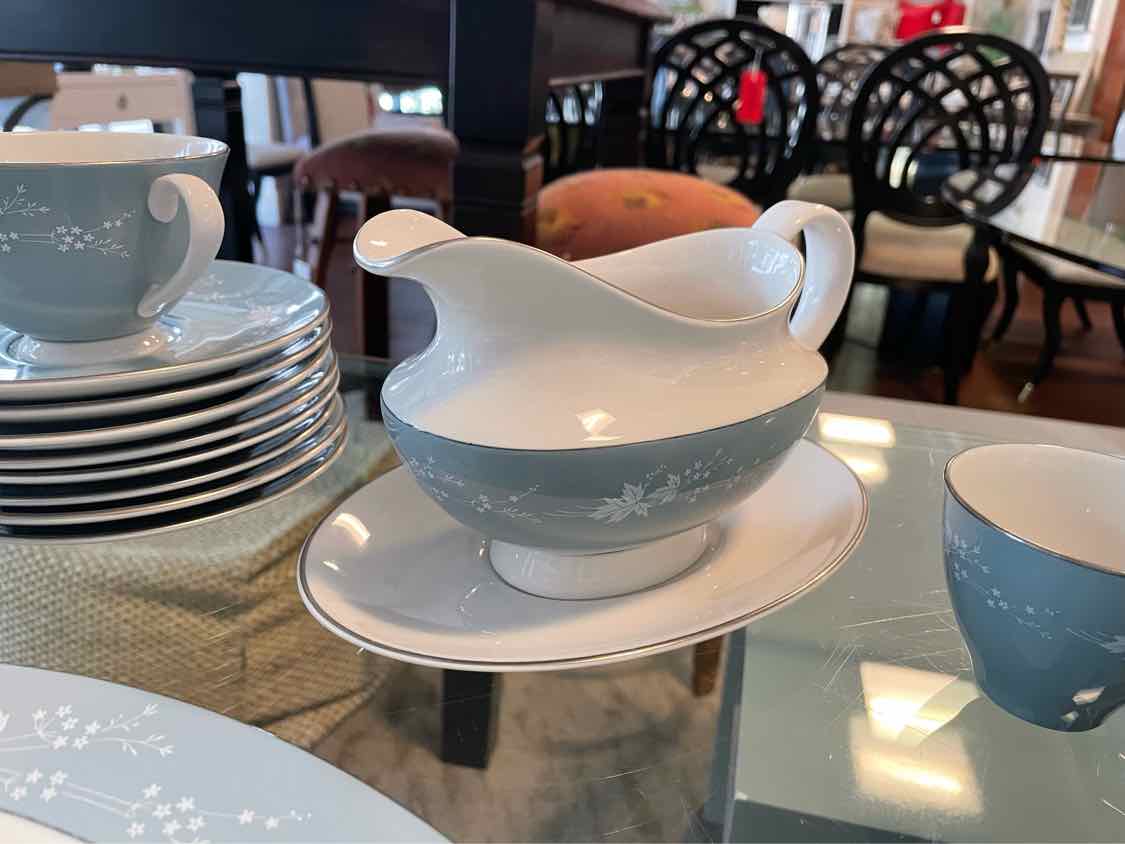 Reflection Gravy Boat w/ Lid & Tray by Royal Doulton