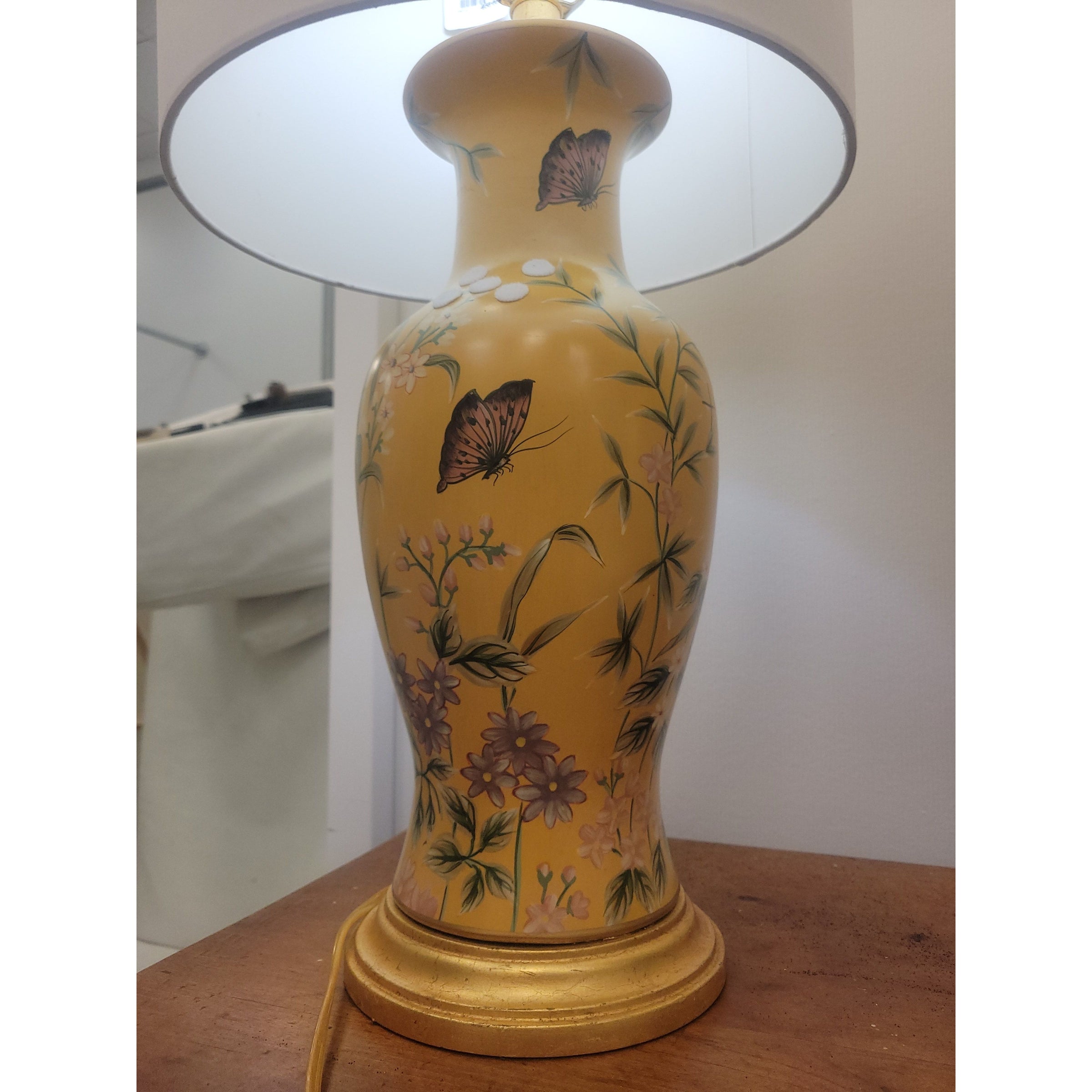 Chinoiserie Style Painted Table Lamp w/ Shade (AS IS) - colletteconsignment.com