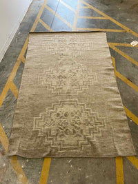 4.10' x 7.6' Tan Medallion Rug #48