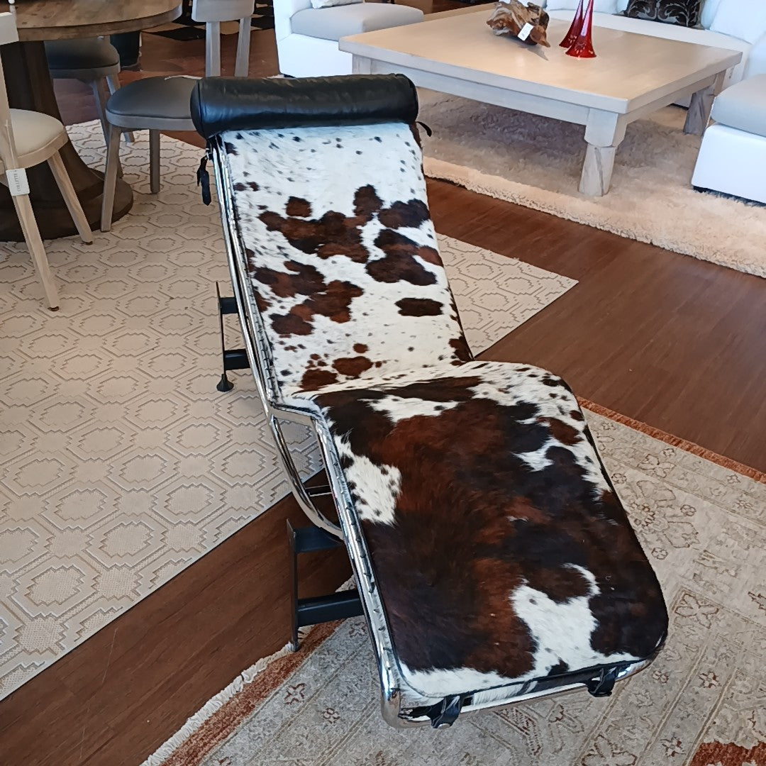 Le Corbusier Style Cowhide Chaise Lounge Chair w/ Black Metal Base