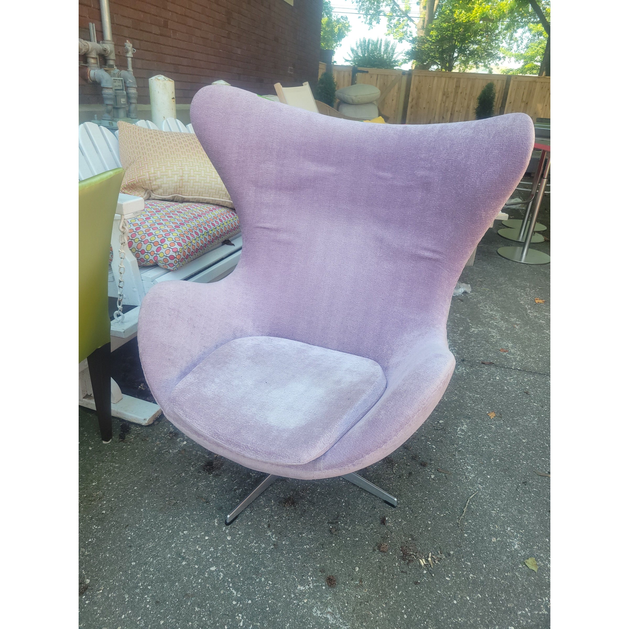 Vintage Lavender Upholstered Swivel Egg Chair by Arne Jacobsen for Fritz Hansen