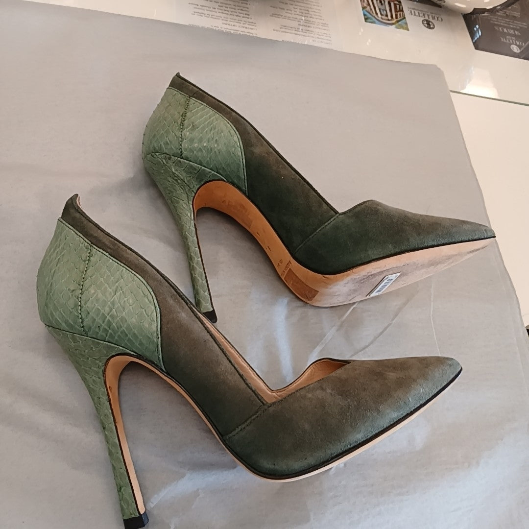 Sigerson Morrison 9 Green Pointed Toe Pumps w/ Snakeskin Heel