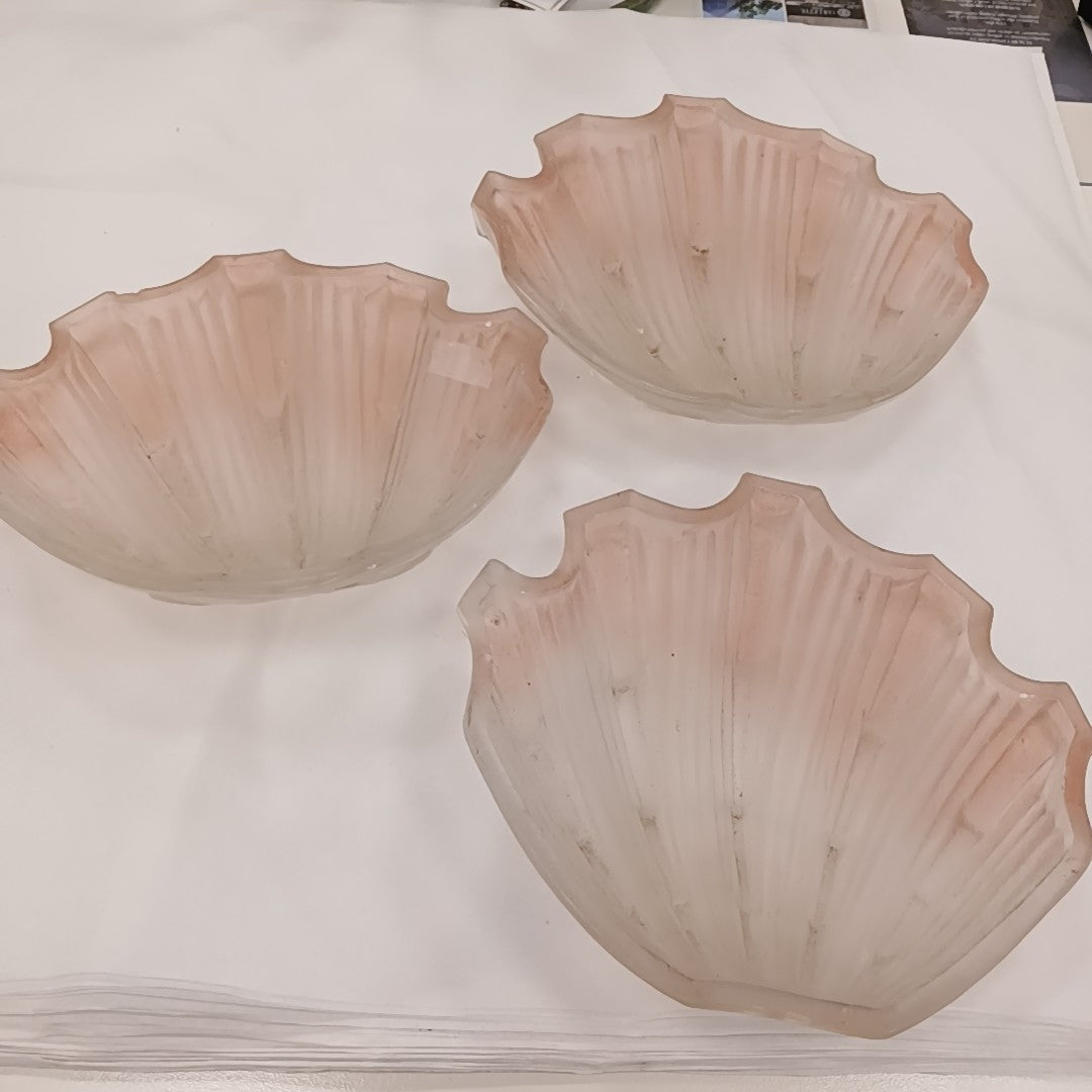 Vintage Glass Pink-Tipped Shell Bowl