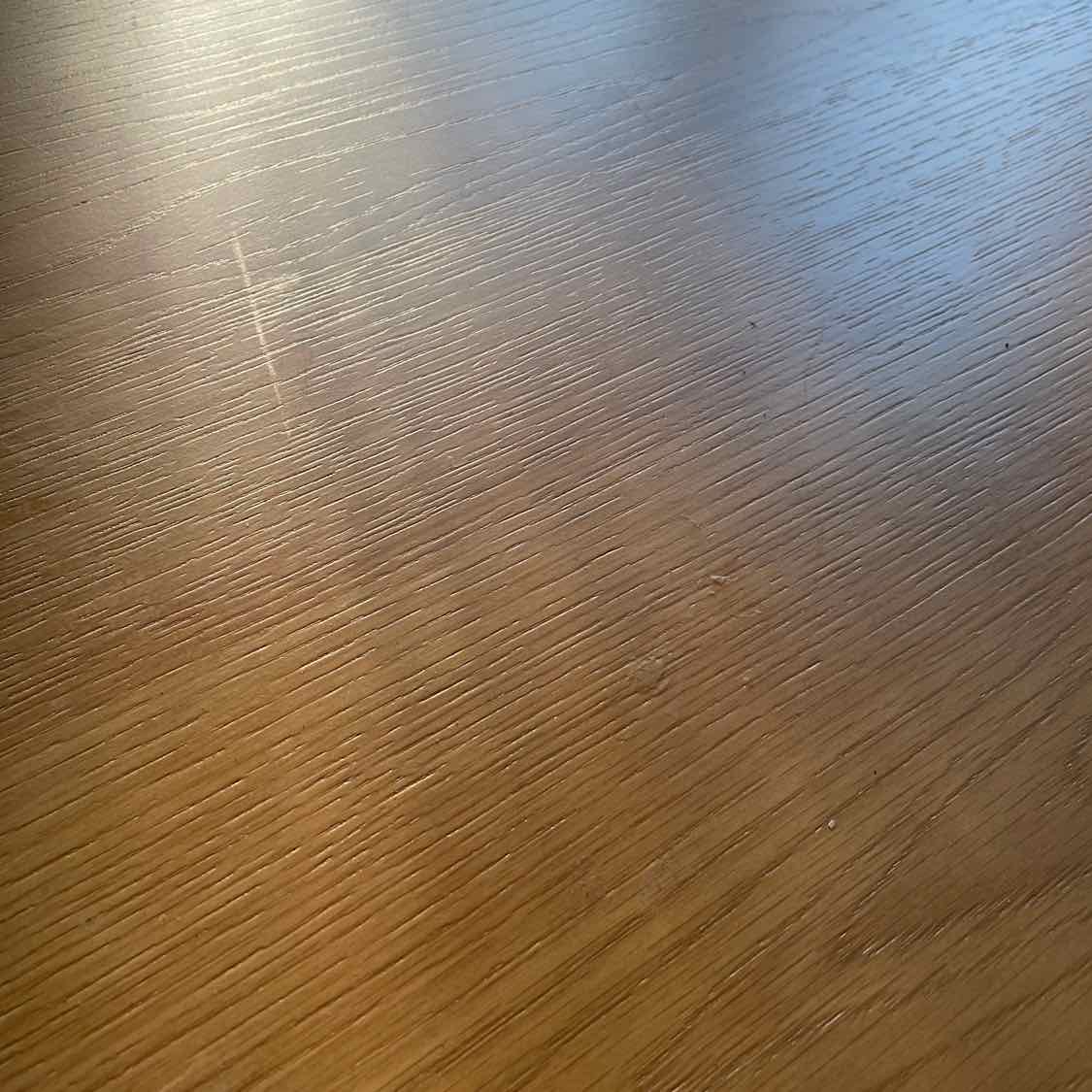 5-ft Round Oak Dining Table w/ Fluted Base