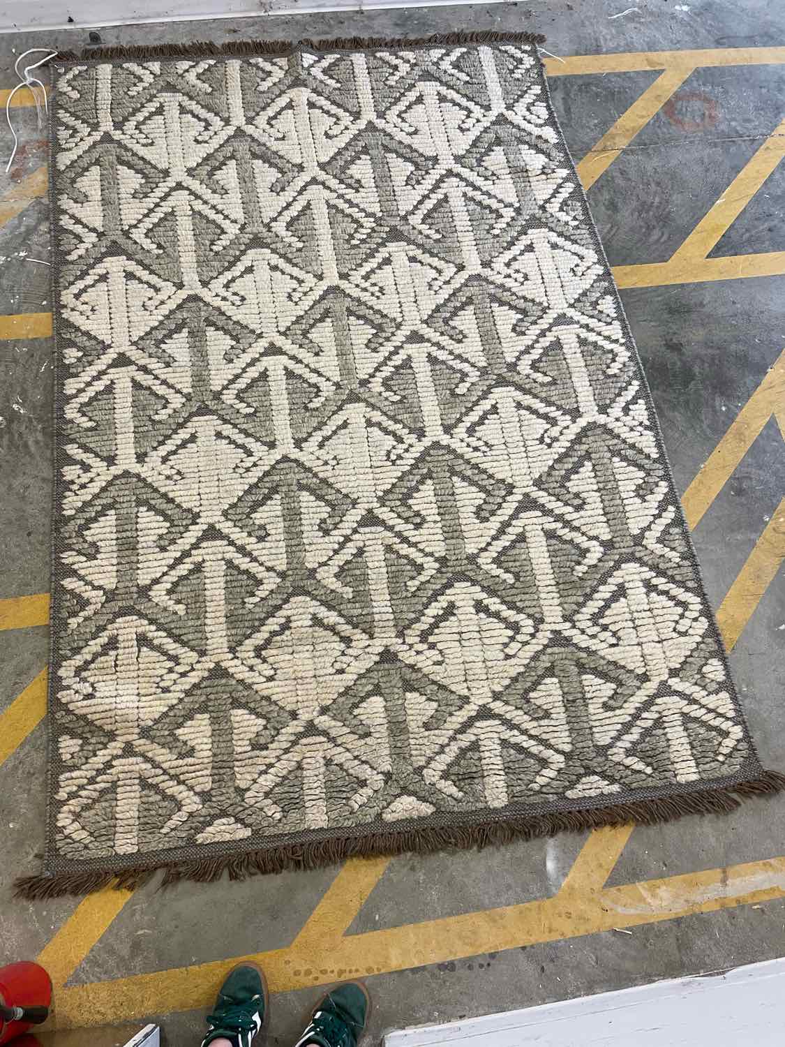 5.2' x 8' Gray & Beige Abstract Arrows Pattern Rug #50