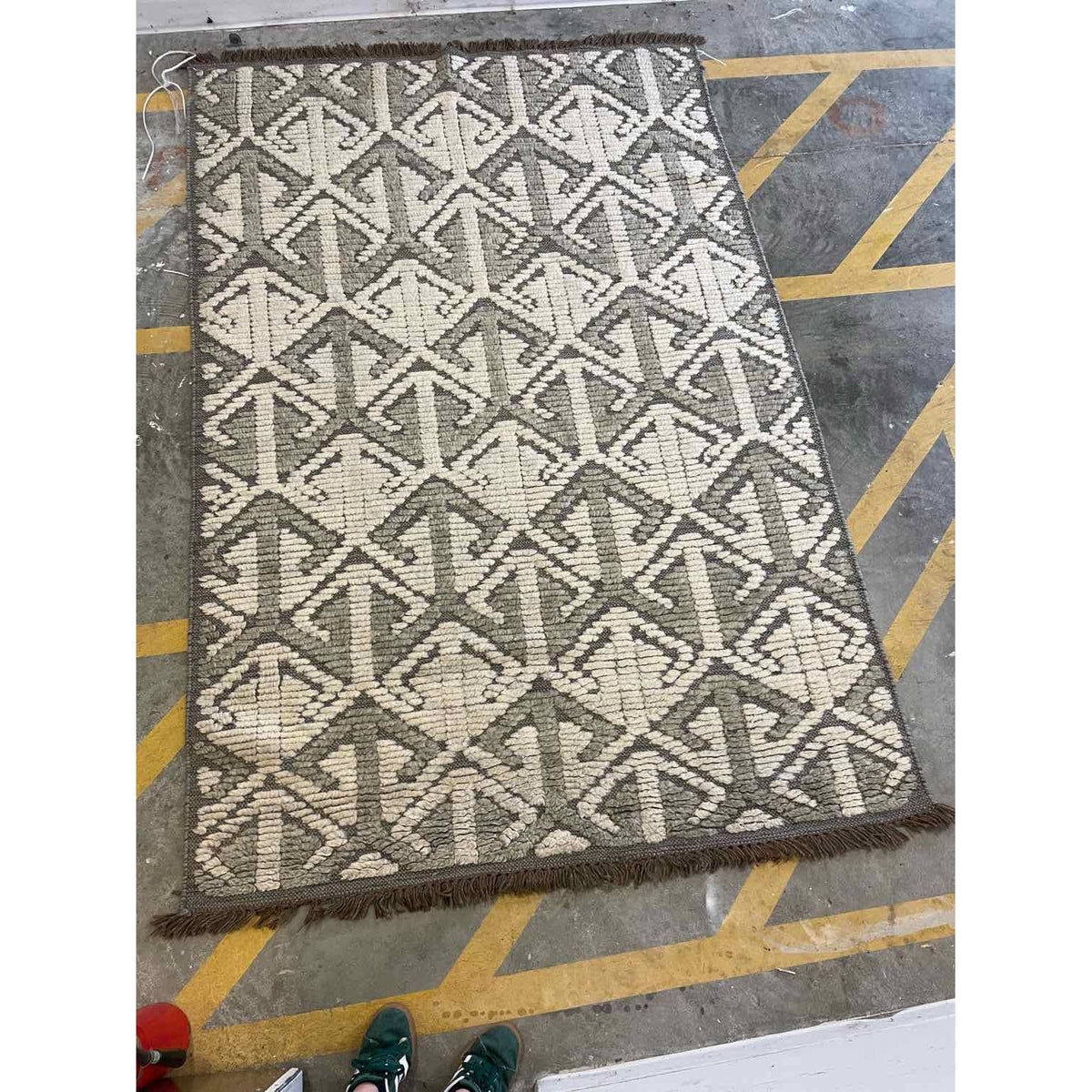 5.2' x 8' Gray & Beige Abstract Arrows Pattern Rug #50