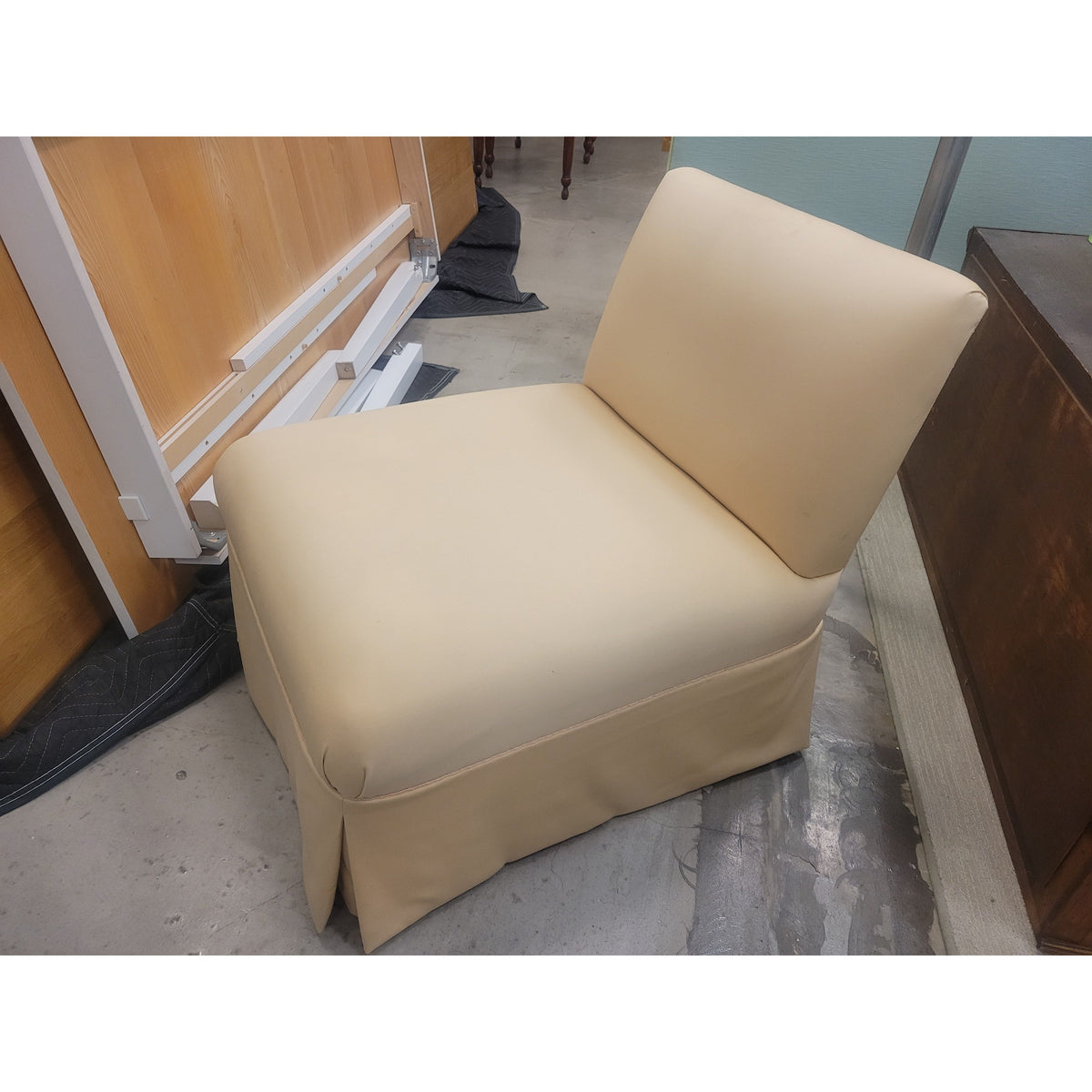 Armless Lt Tan Slipper Chair, 26L x 30"W X 38"H - colletteconsignment.com