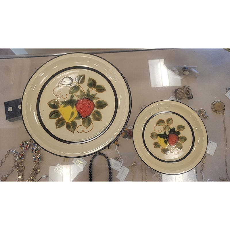 7-Pc Set of Plates - Strawberries Freezer to Oven Stoneware (AS IS) - colletteconsignment.com