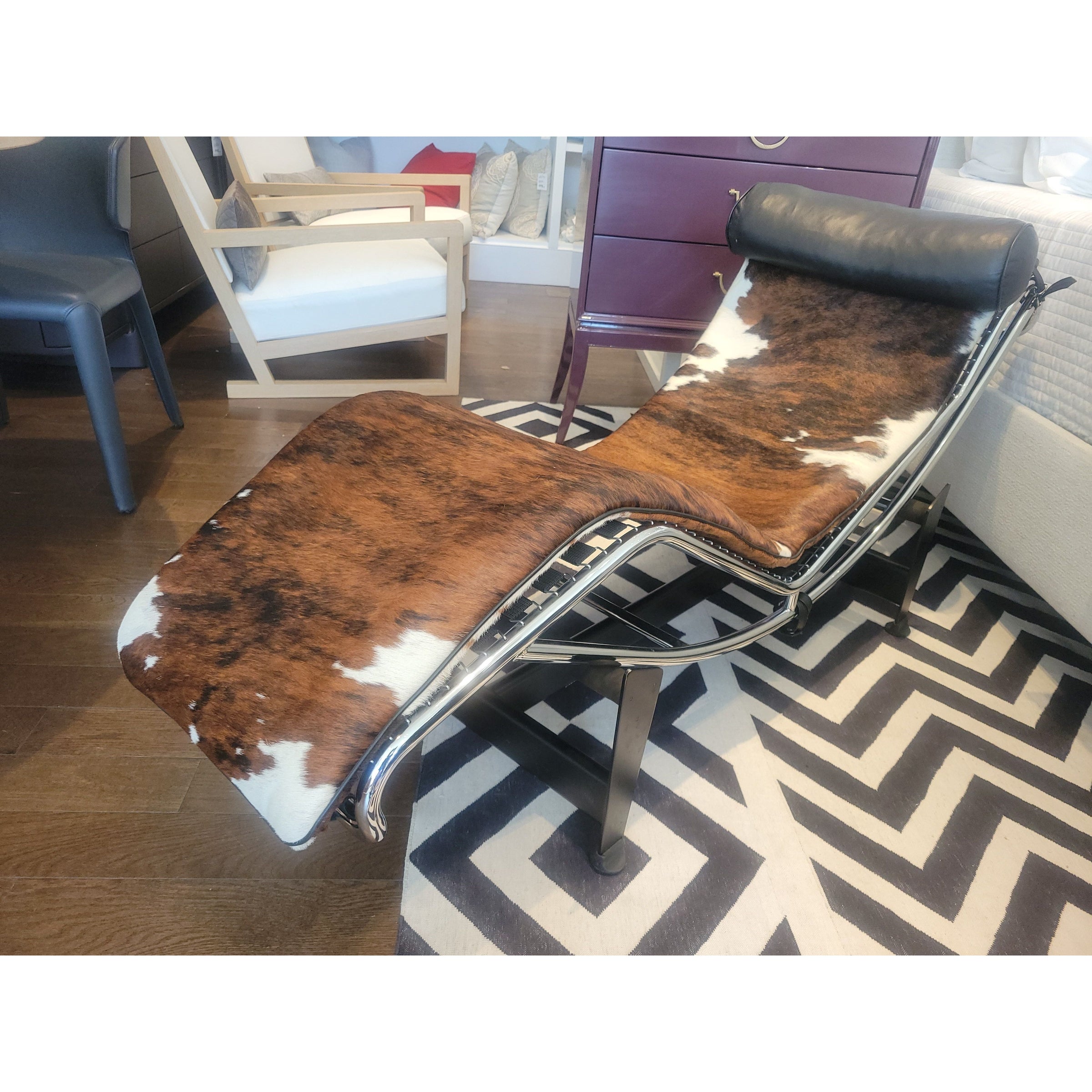 Cowhide & Chrome LC4 Chaise Lounge on Black Steel Base by Cassina