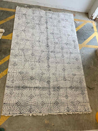 5' x 8' Beige Sunburst Pattern Rug #57