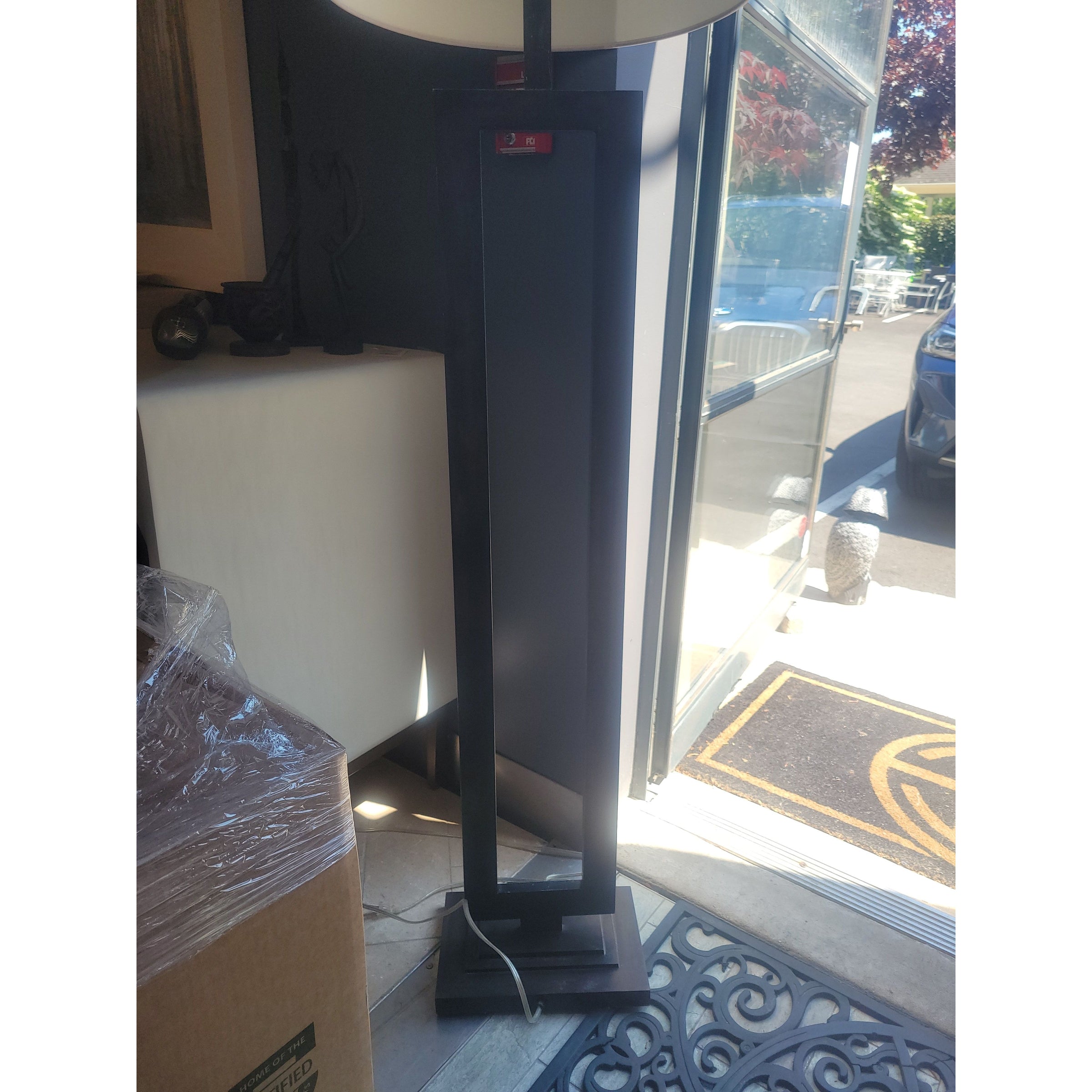 Black Metal Open Floor Lamp w/ Shade