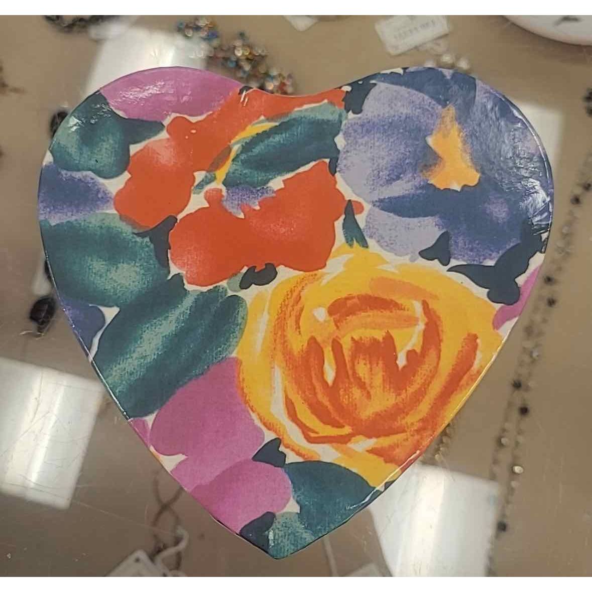 Set of 4 Heart Shape Nesting Boxes