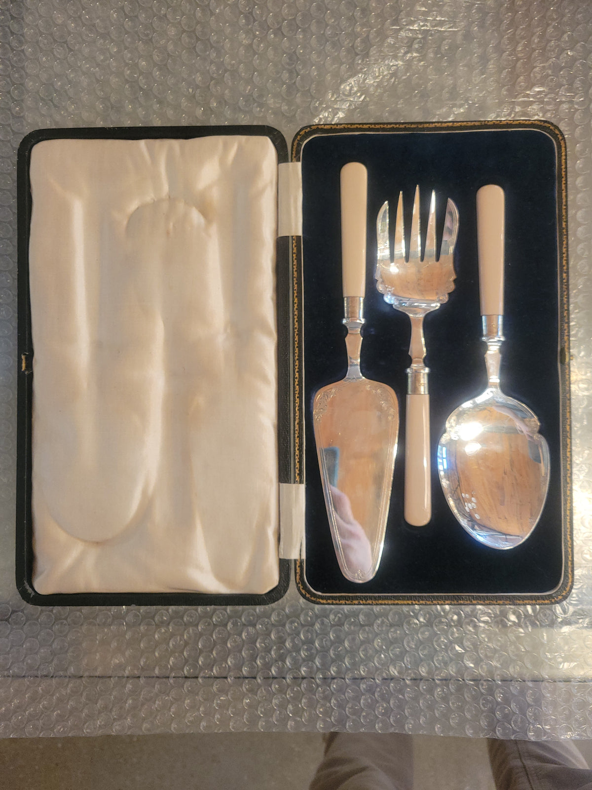 Set of 3 Silver Serving Utensils in Case
