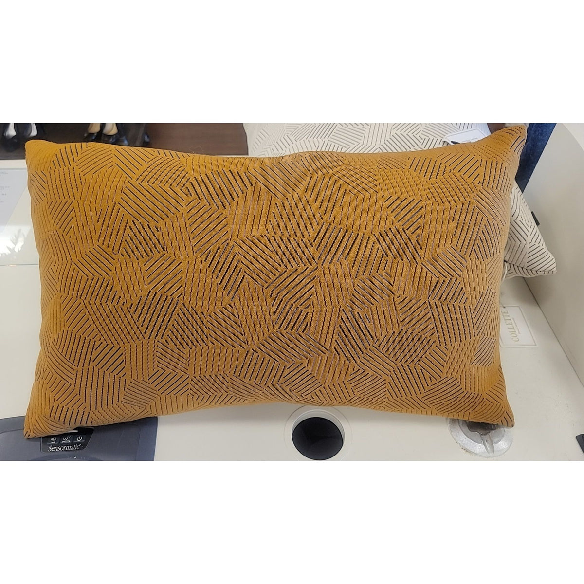 9S9XAJK8 - Storm Cushion; Large - colletteconsignment.com
