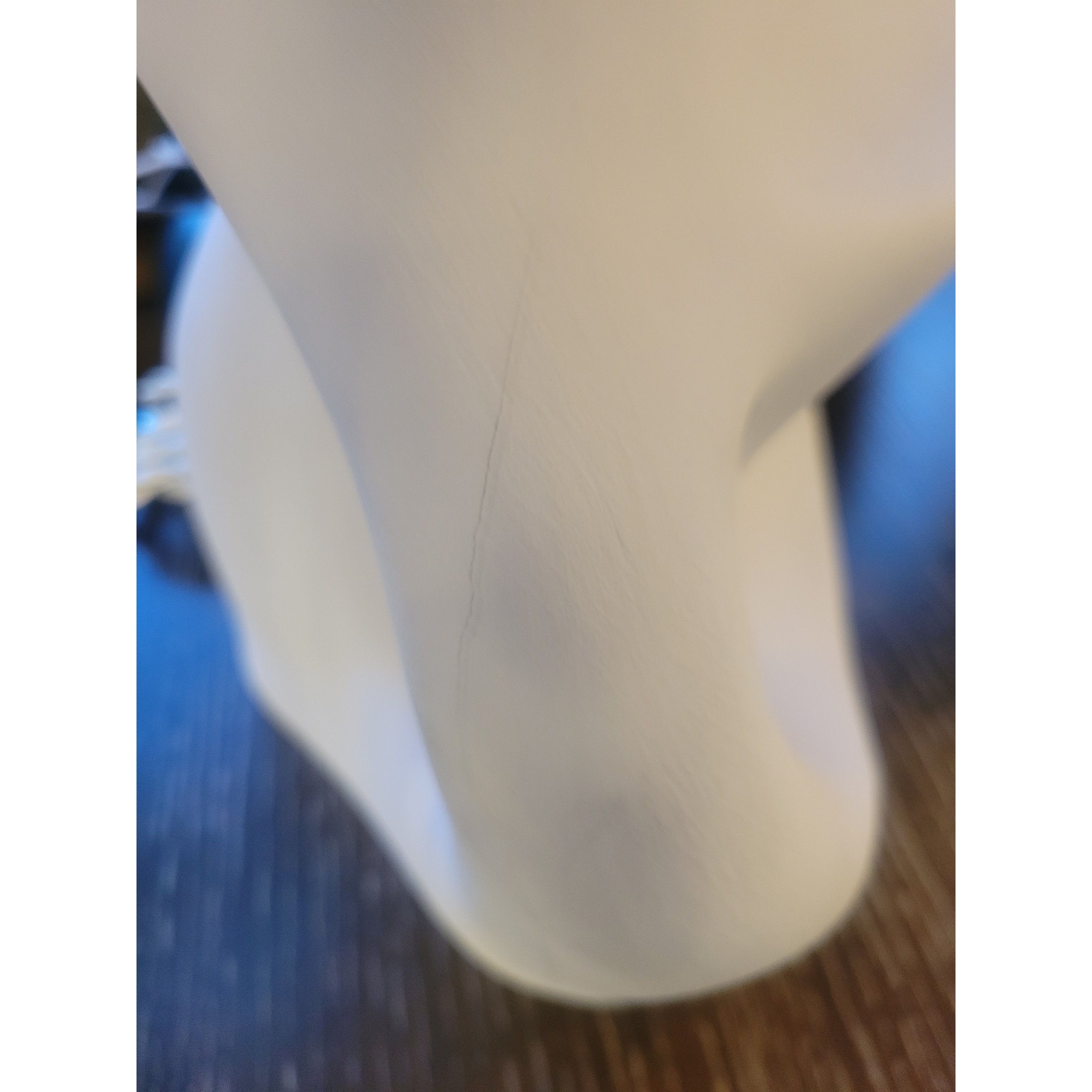 White Ceramic Obelisk Table Lamp w/ Shade (AS IS) - colletteconsignment.com