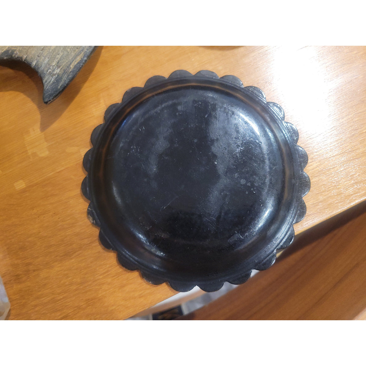 Black Lacquer Scalloped Edge Plate