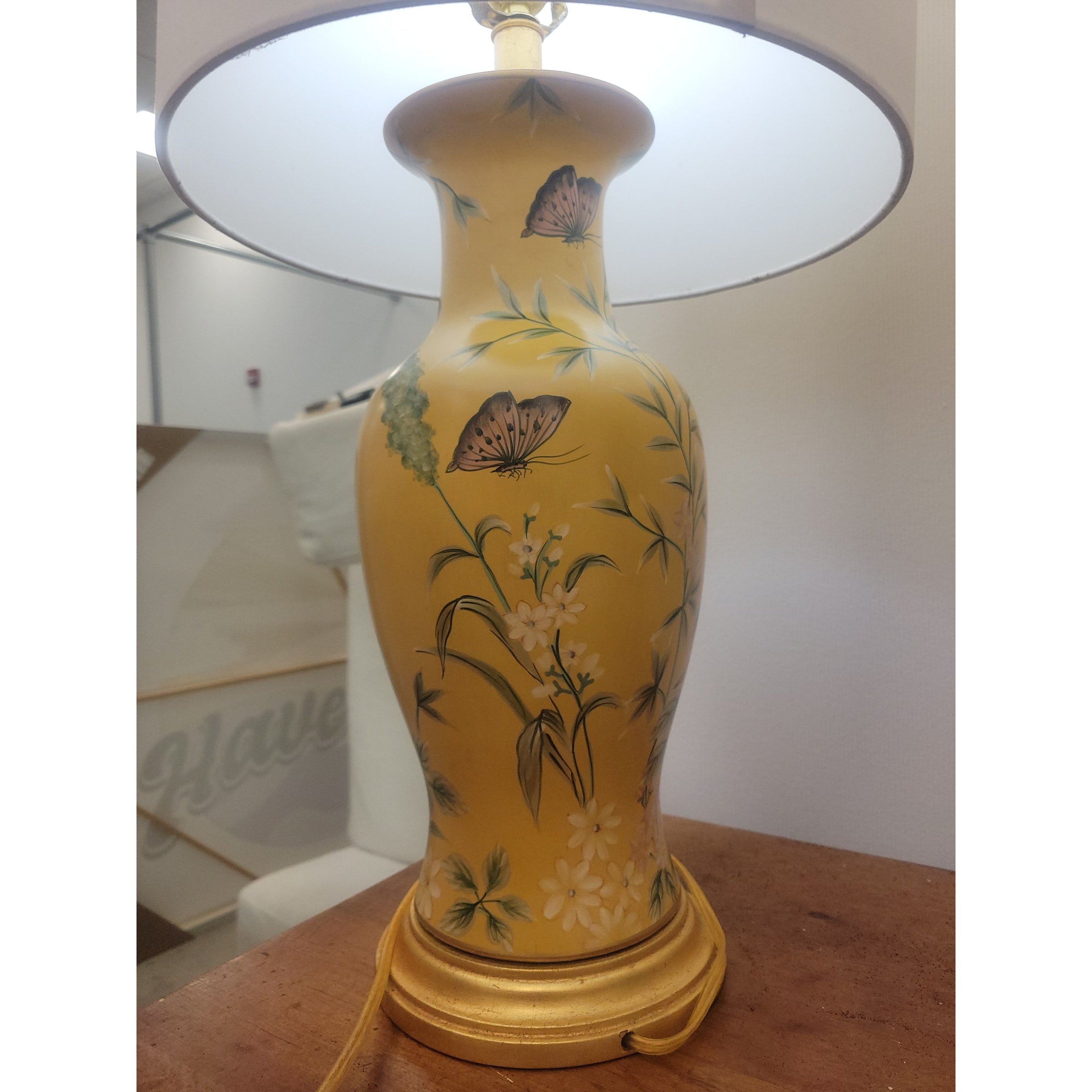 Chinoiserie Style Painted Table Lamp w/ Shade (AS IS) - colletteconsignment.com